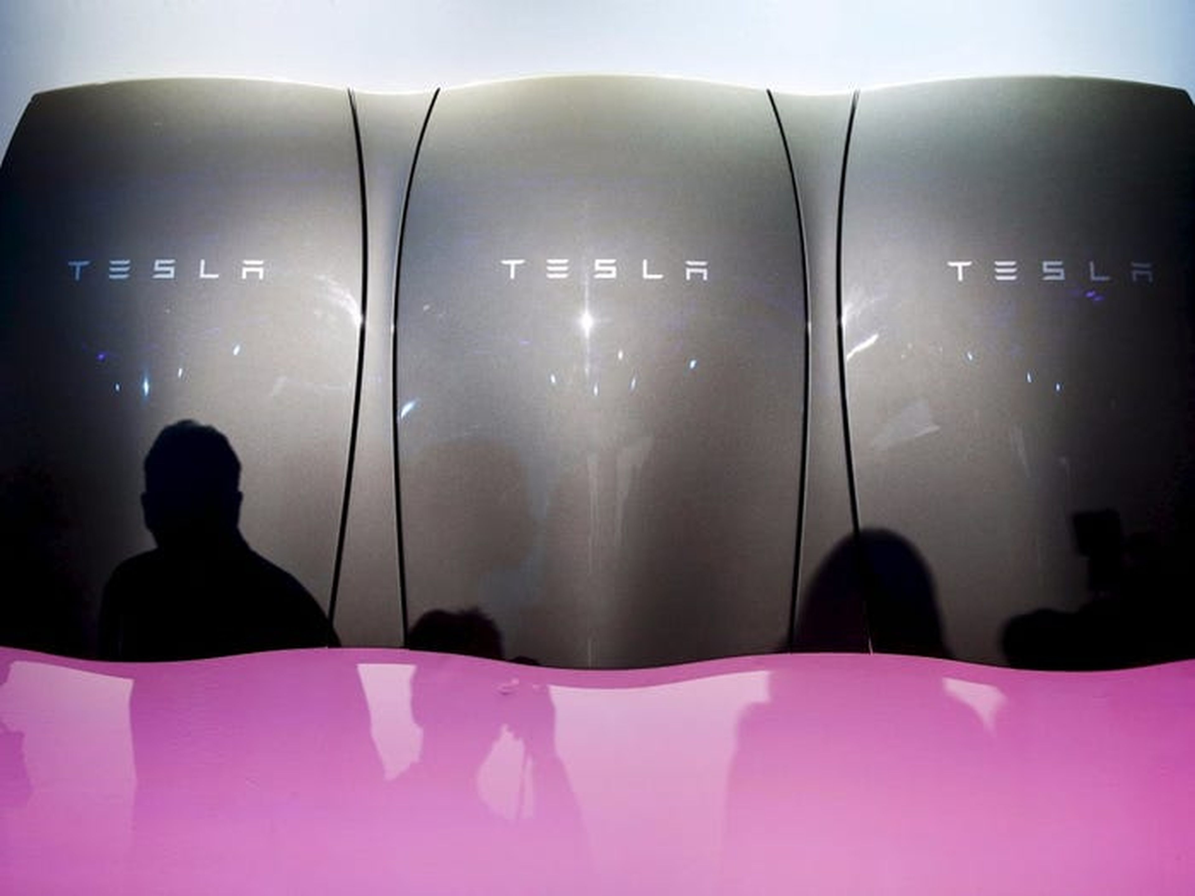 Tesla también vendió tecnologías de almacenamiento de energía...