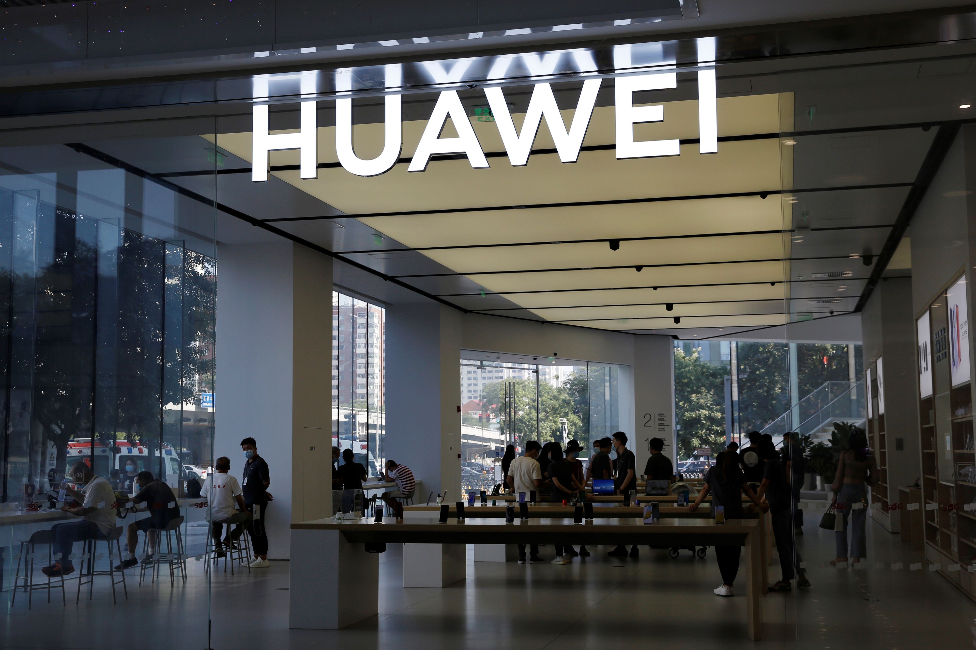 Tienda Huawei en un centro comercial de Pekín.
