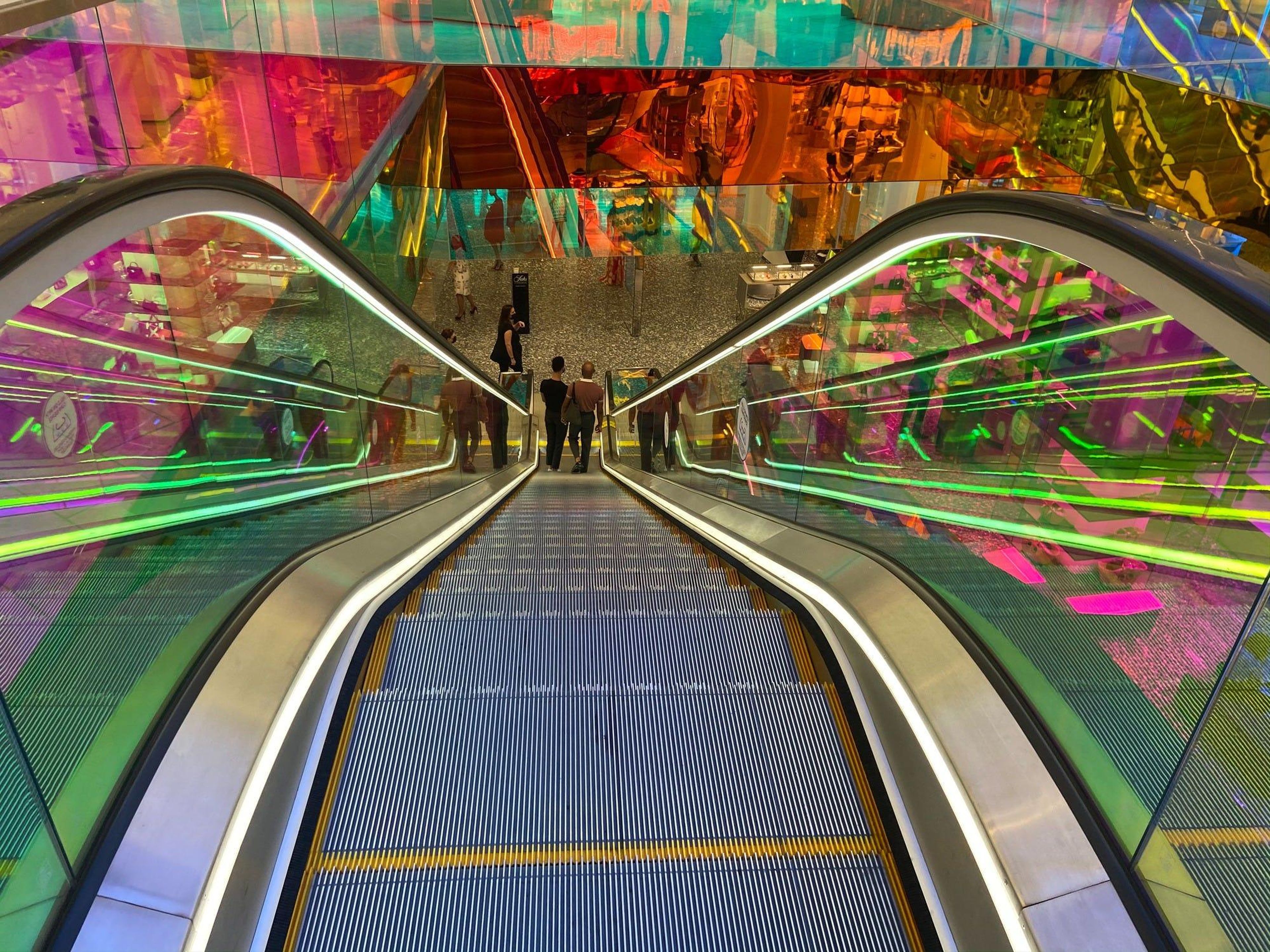 An ultraviolet light sanitizing escalator at Saks Fifth Avenue. Bethany Biron/Business Insider