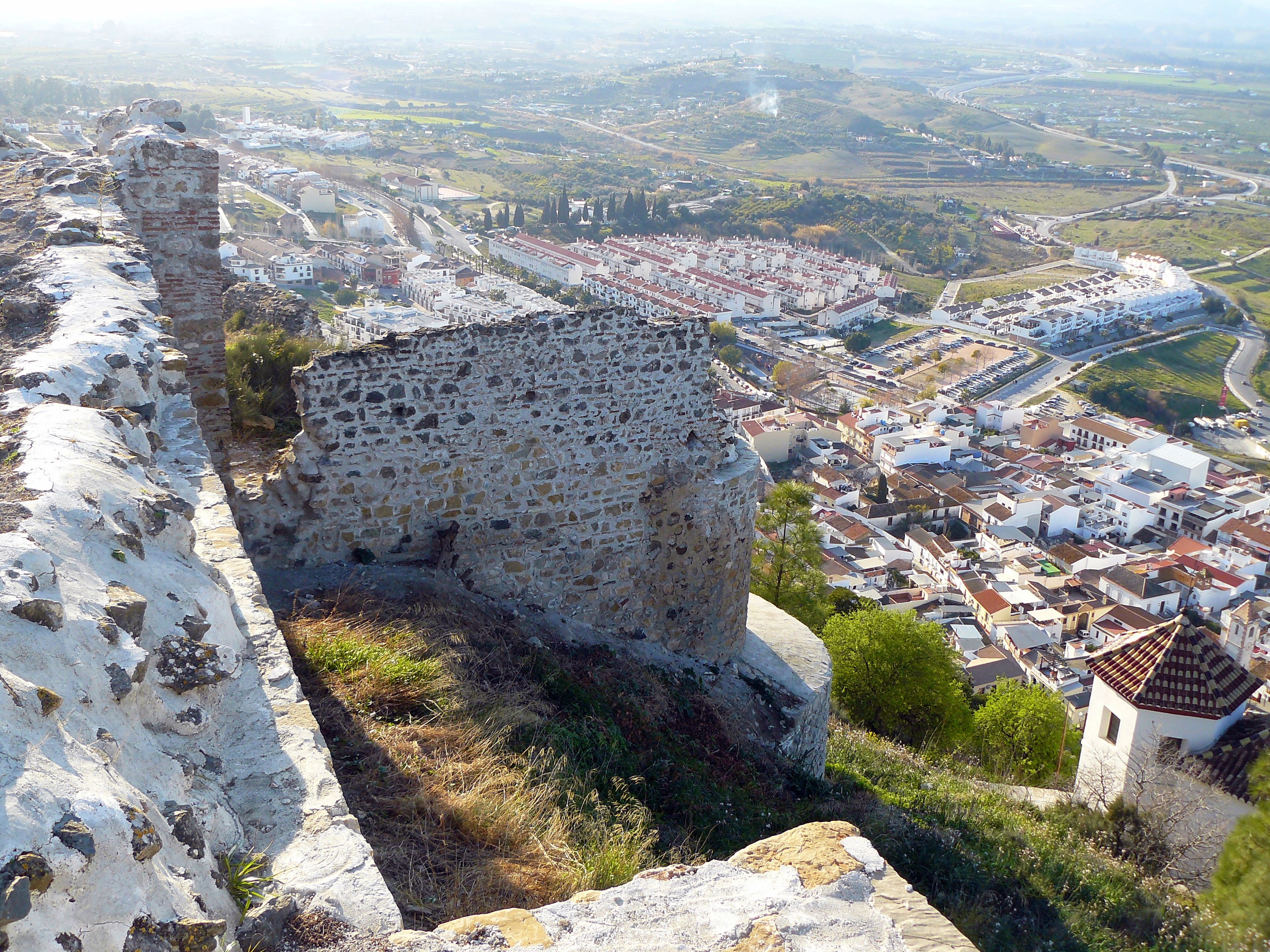 Vista de Cártama (Málaga) desde las ruinas del castillo y la alcazaba