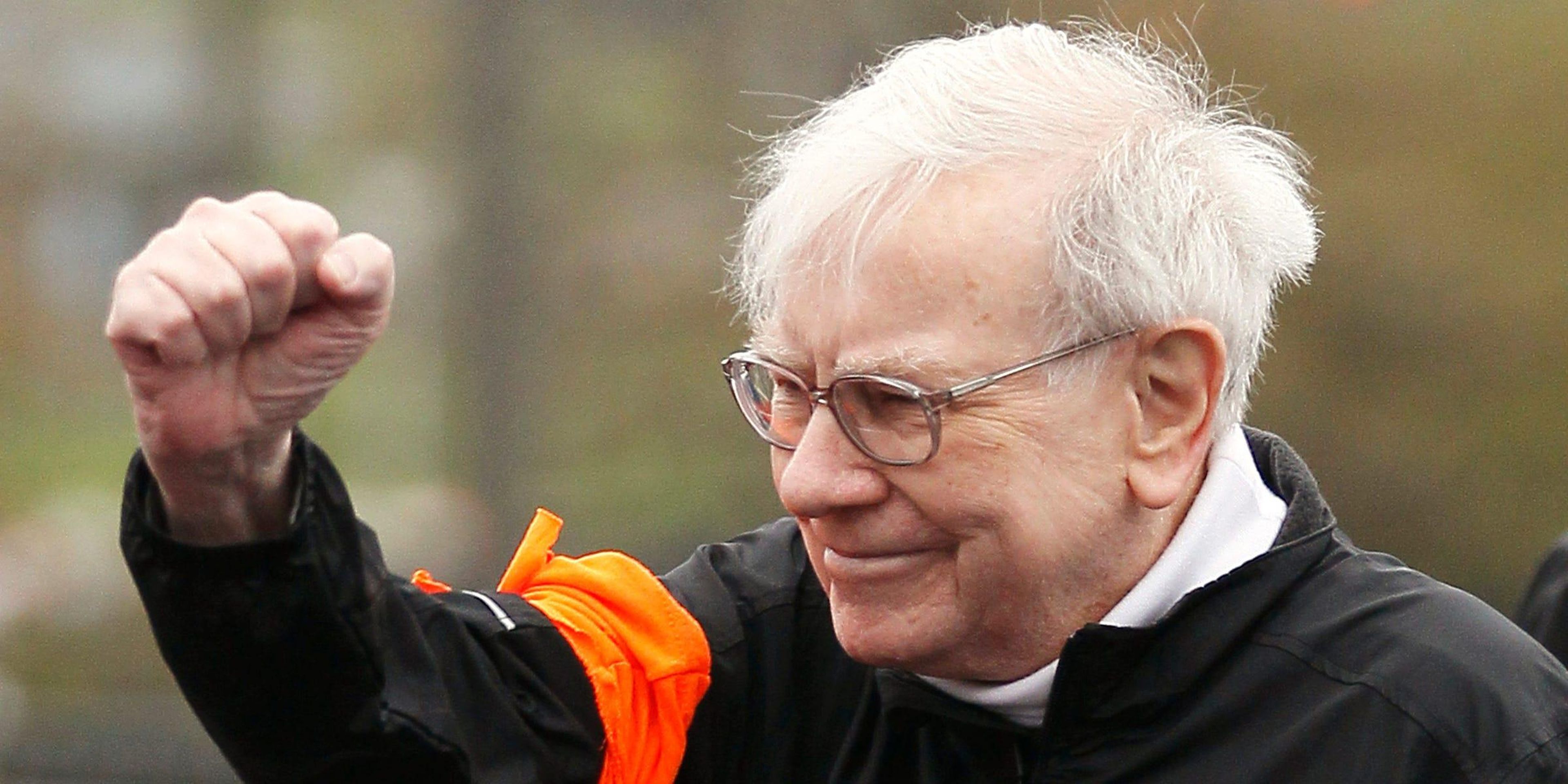 Berkshire Hathaway chairman Warren Buffett gestures at the start of a 5km race. REUTERS/Rick Wilking