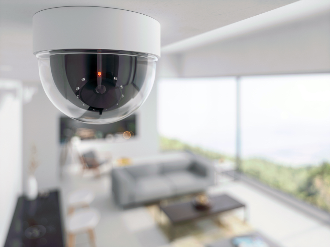 Cómo detectar cámaras ocultas en un Airbnb o apartamento de alquiler
