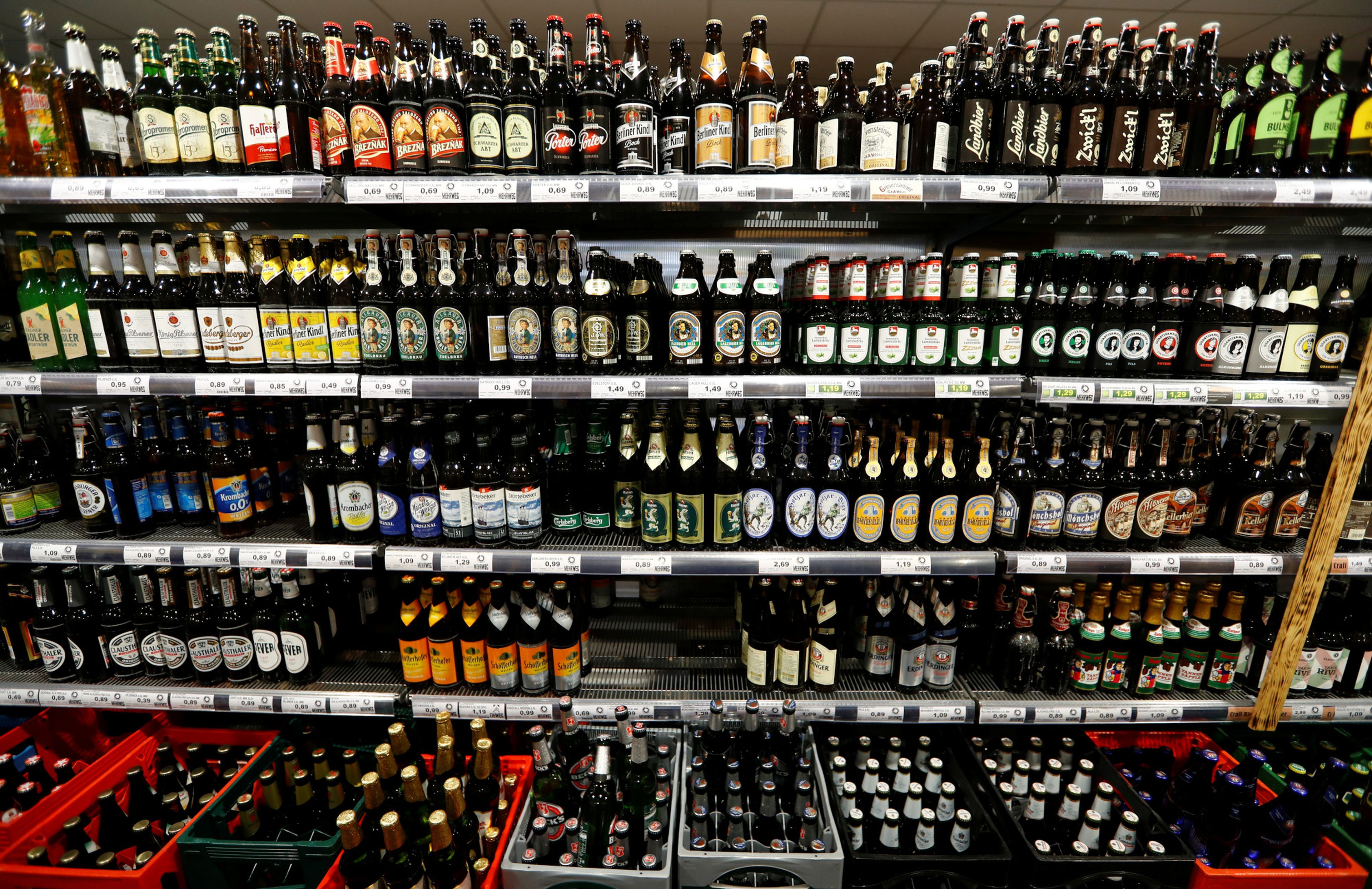cervezas en un supermercado