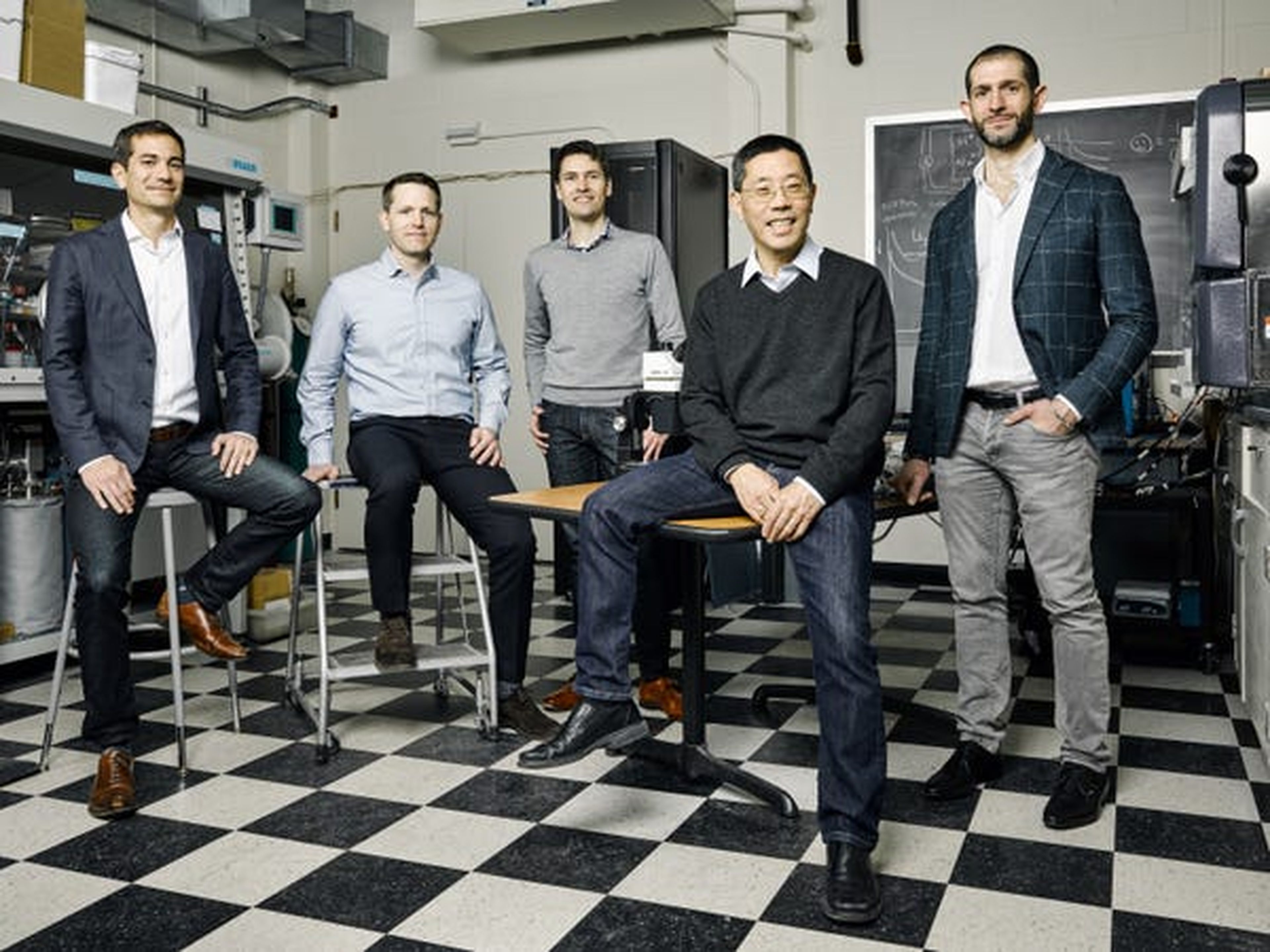 Los fundadores de Form Energy. De izquierda a derecha, Mateo Jaramillo, Yet-Ming Chiang, Ted Wiley, William Woodford, Marco Ferrara.
