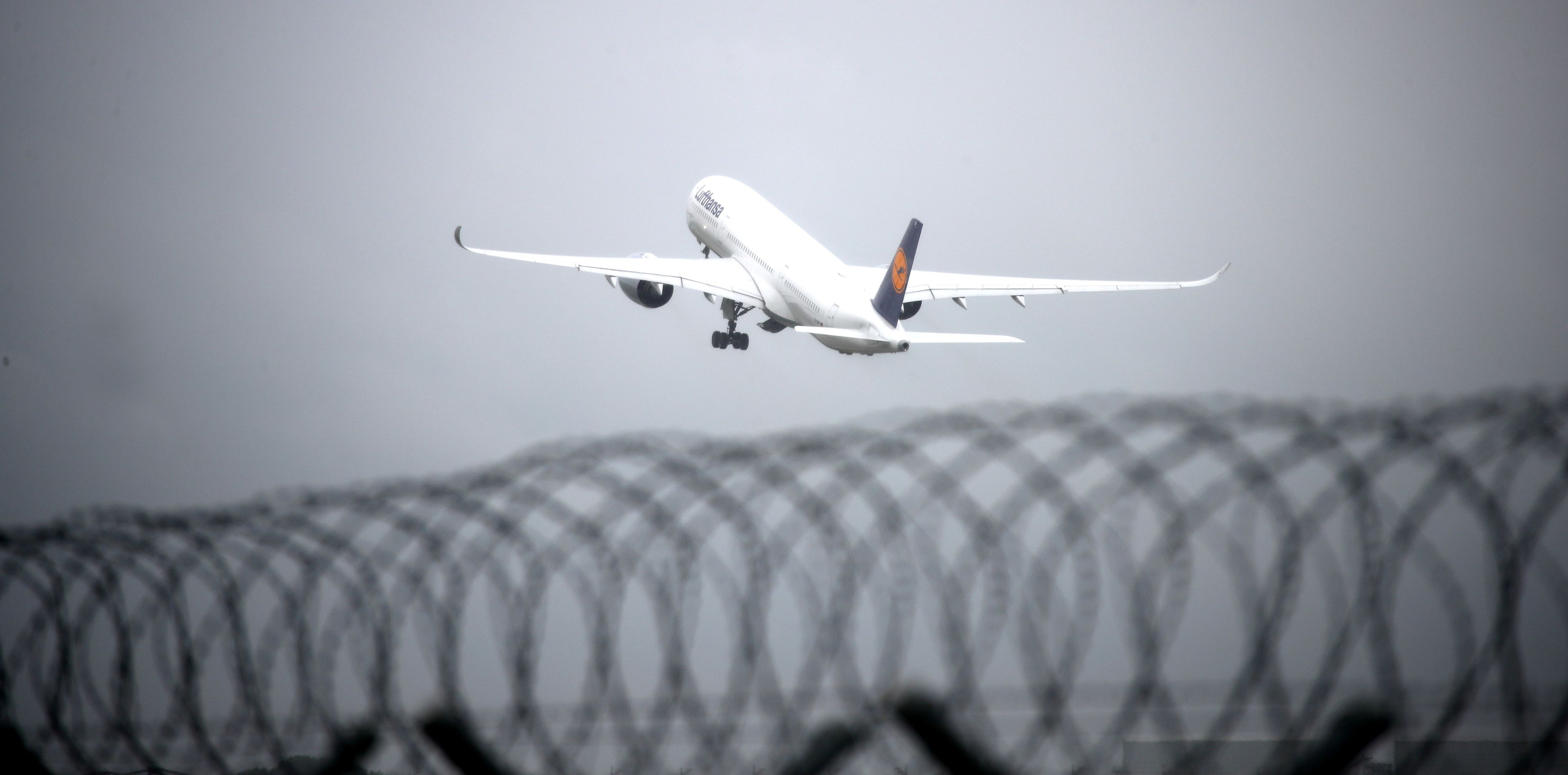 Un avión de Lufthansa despega en el Aeropuerto Internacional de Múnich.