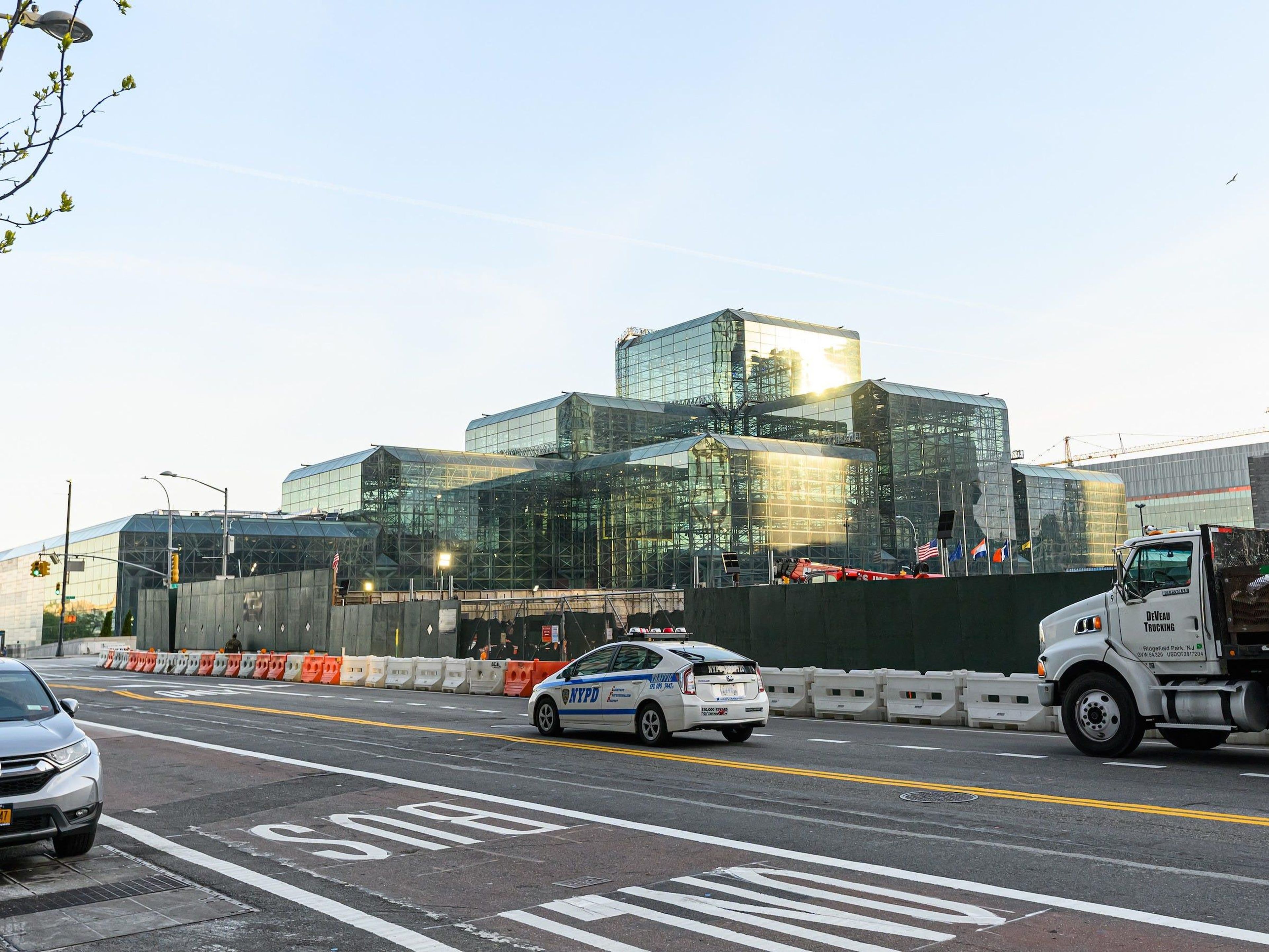 El edificio Javits Center de Nueva York puede permitir utilizar el espacio de convenciones para albergar estudiantes.