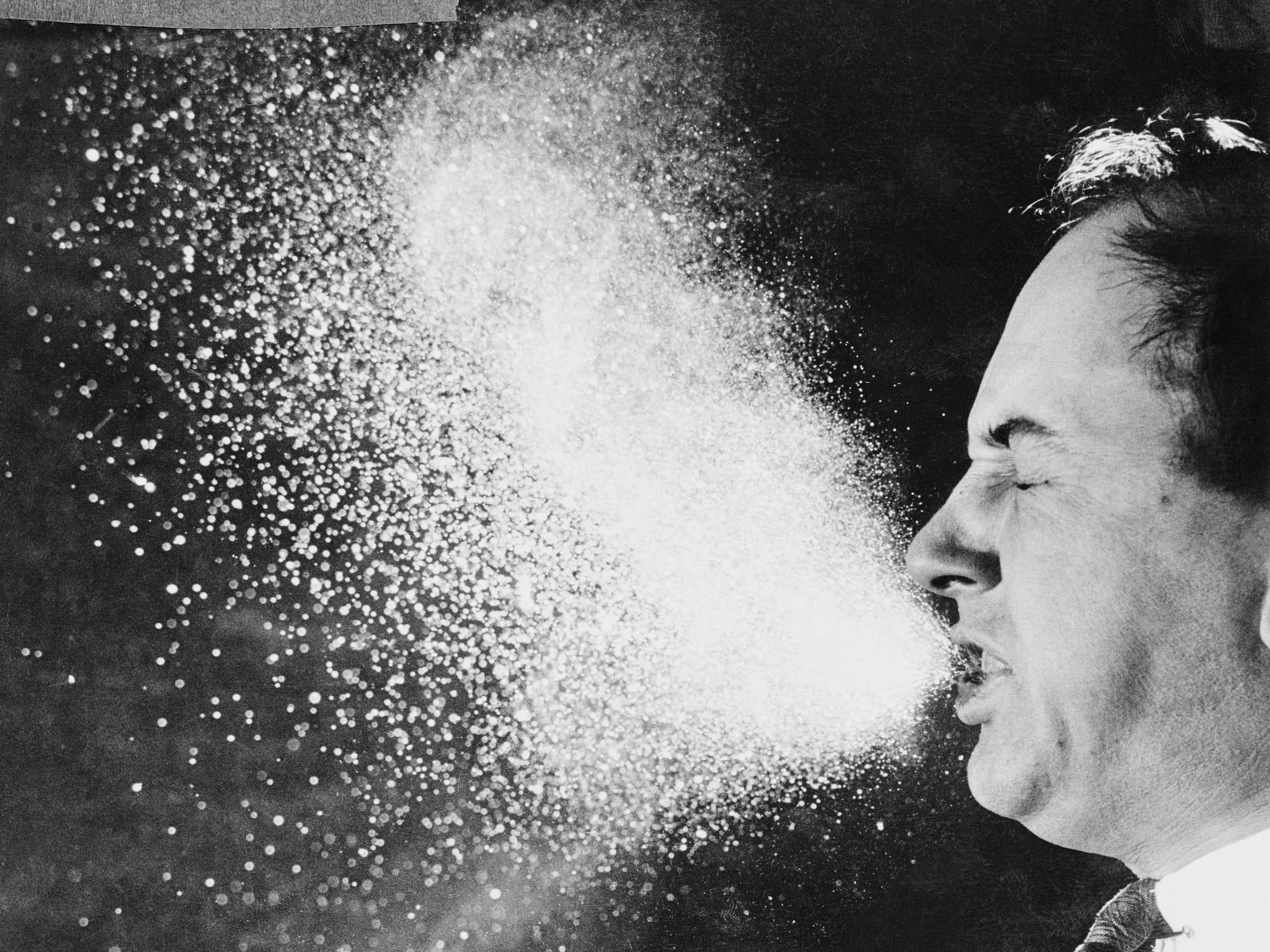 Esta foto de un estornudador pillado en el acto fue tomada por el profesor Marshall Jennison del MIT y publicada en un artículo de investigación de 1941.