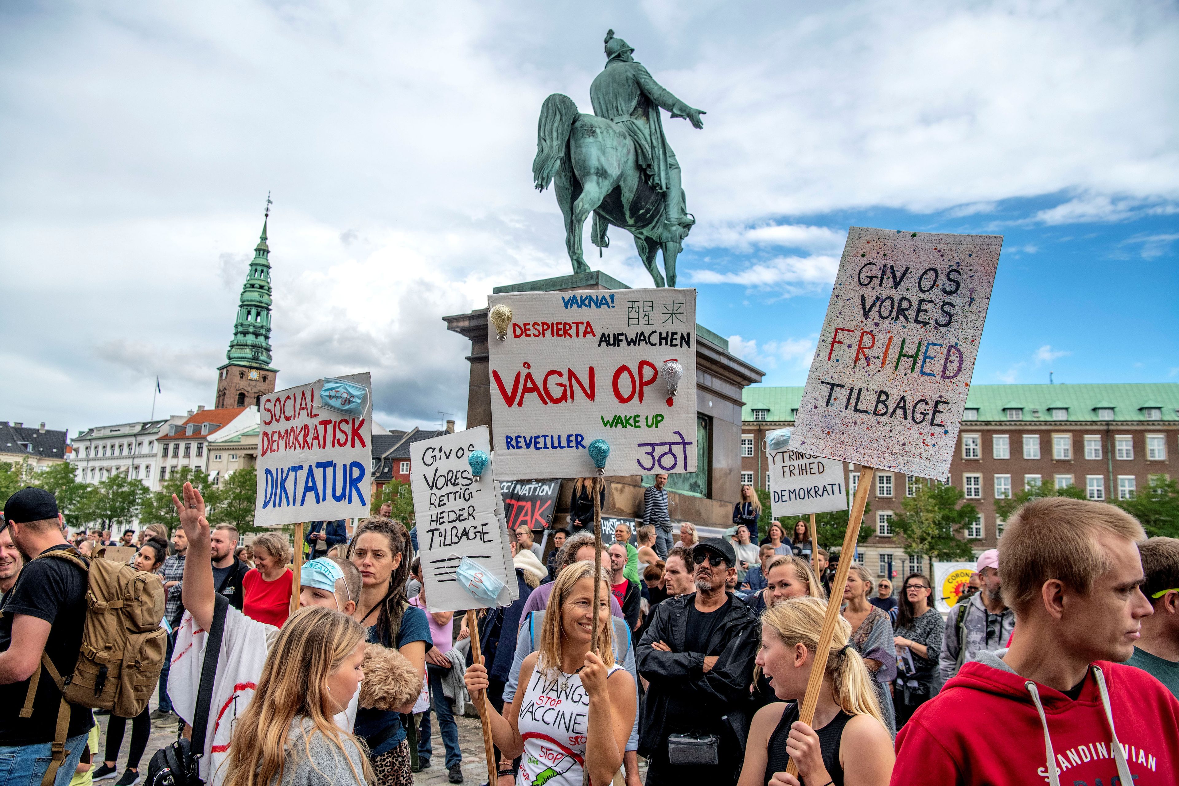 Protestas en Copenhague, Dinamarca, contra el coronavirus.