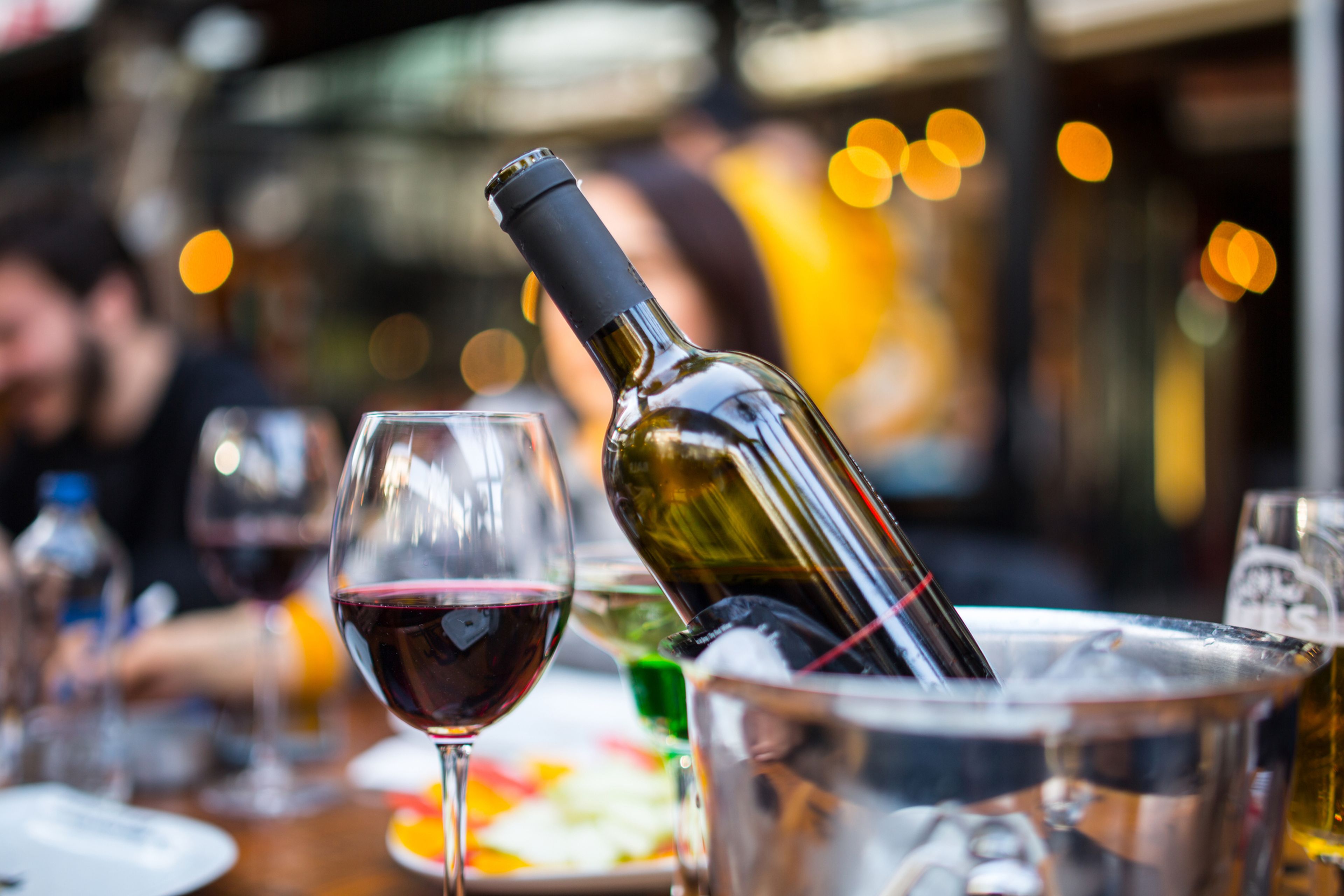 5 métodos o trucos para enfriar el vino rápidamente | Insider España