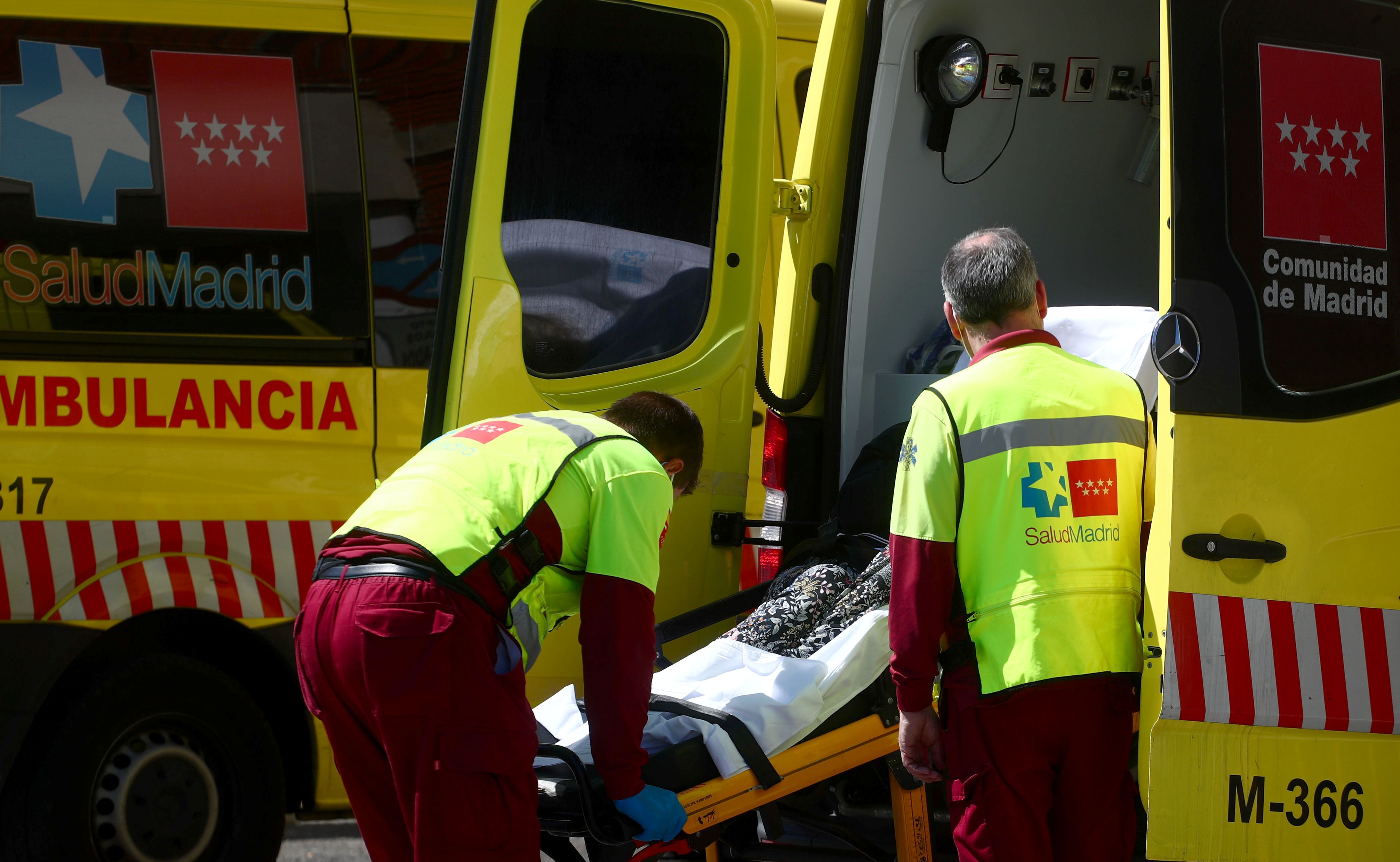 Ambulancia fuera de la unidad de urgencias del hospital 12 de Octubre de Madrid.