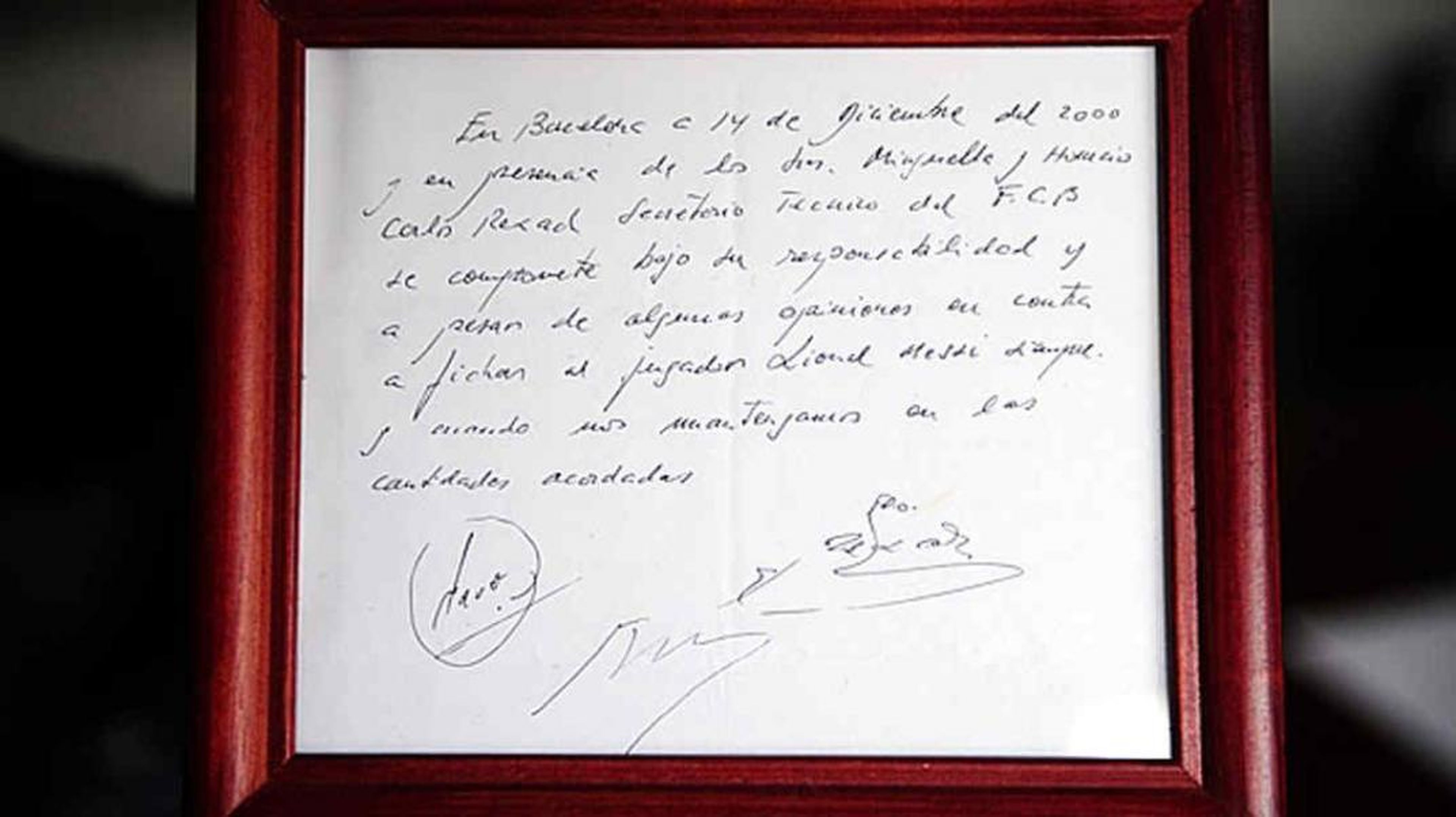 La servilleta con el primer contrato se encuentra expuesta en el museo del Barcelona.
