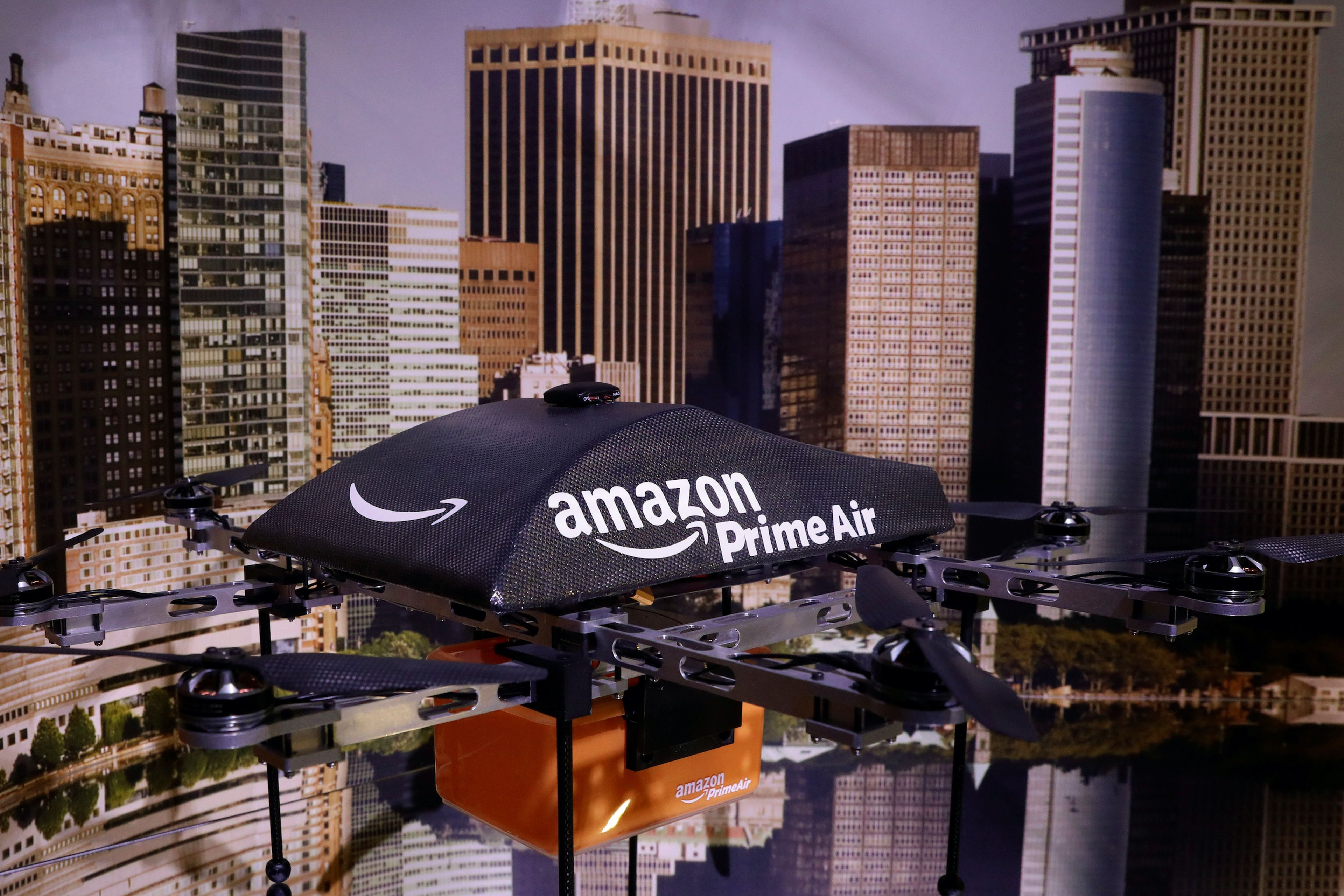 Dron de Amazon en una exposición