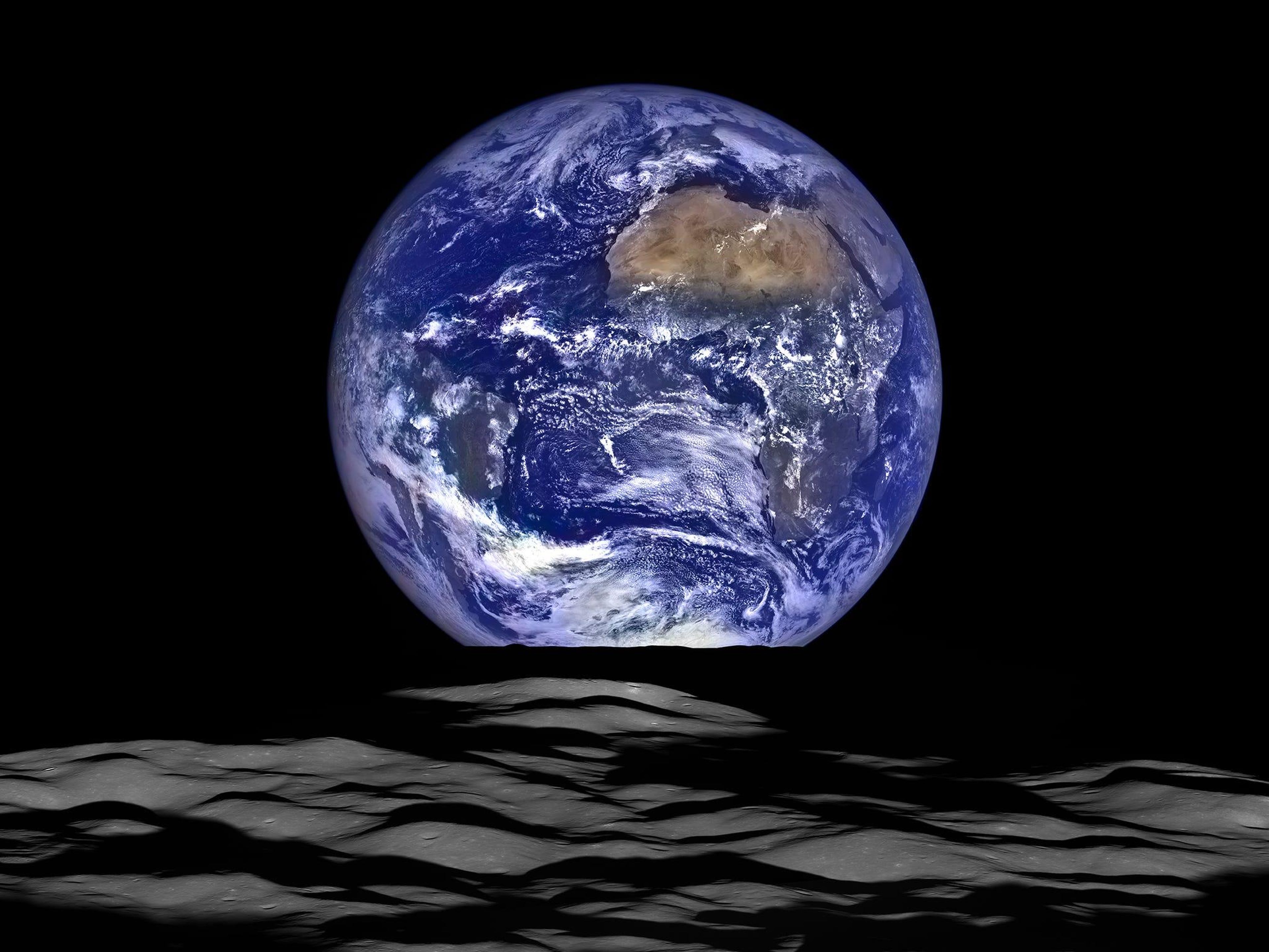 Lunar Reconnaissance Orbiter de la NASA capturó esta imagen de la Tierra desde el punto de vista de la nave espacial en órbita alrededor de la Luna.