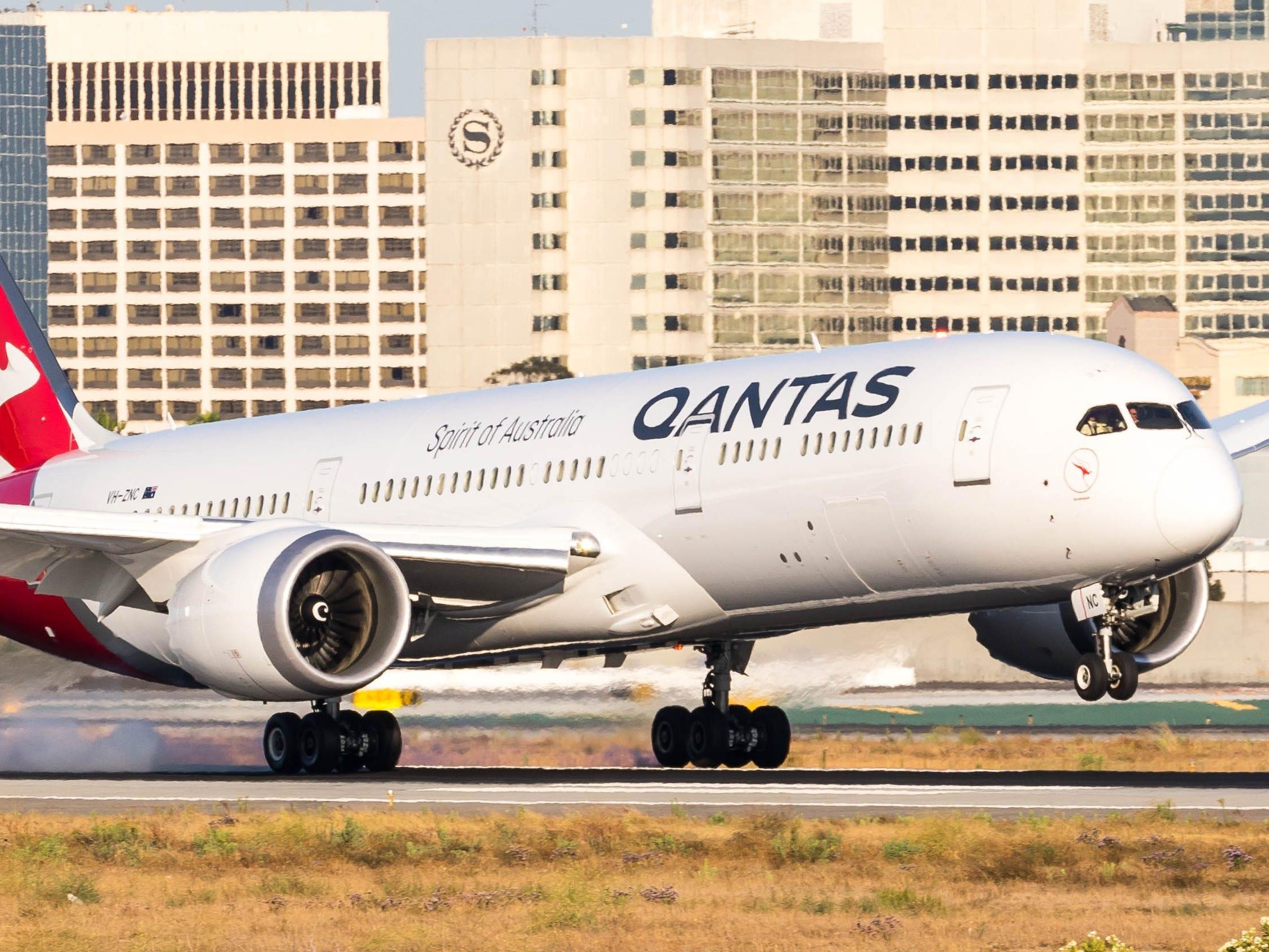 A Qantas Boeing 787 Dreamliner. christopheronglv / Shutterstock.com