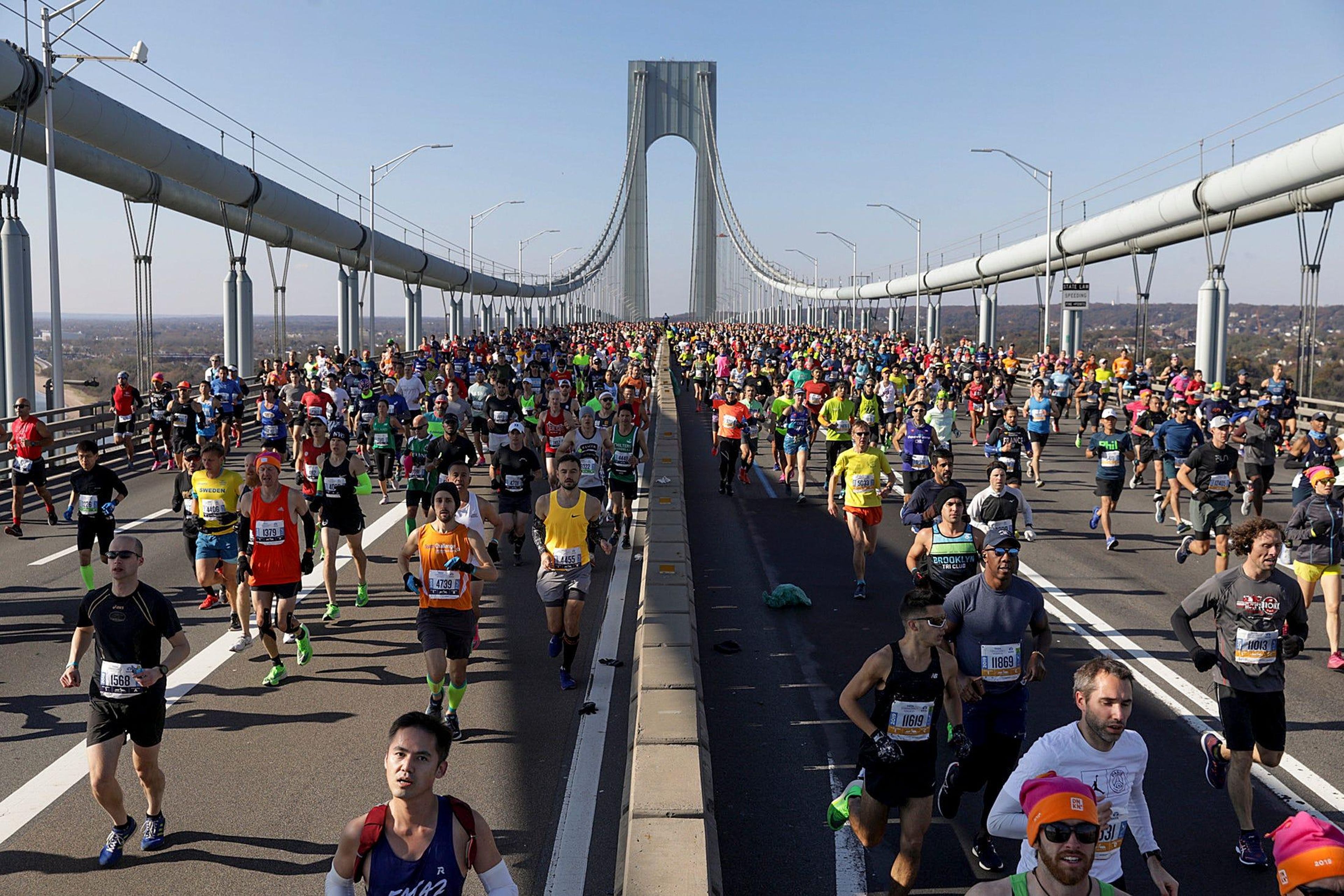 Los corredores compiten en el Maratón de la Ciudad de Nueva York de 2019, el 11 de noviembre de 2019.