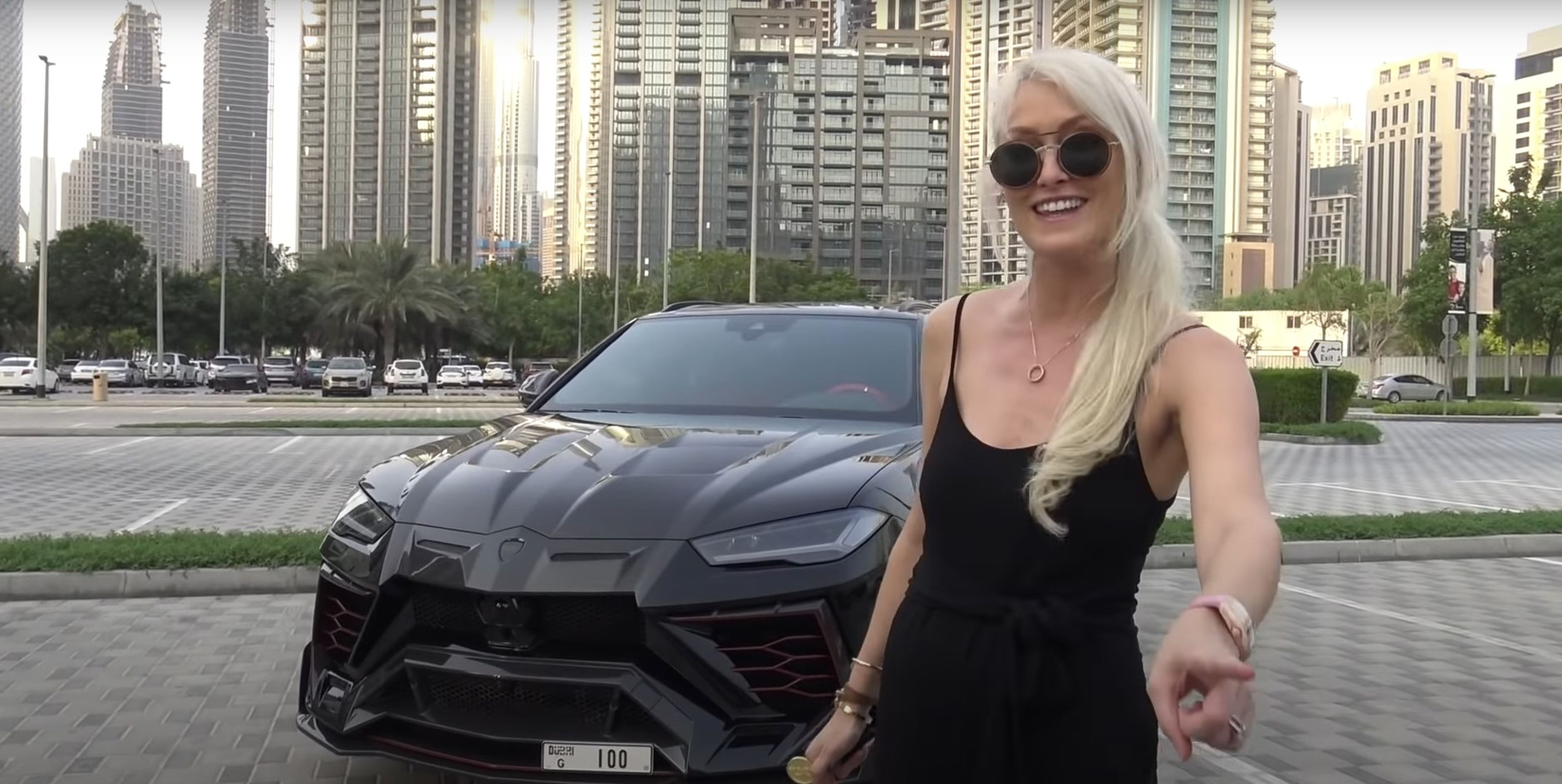 La youtuber Supercar Blondie en uno de sus vídeos