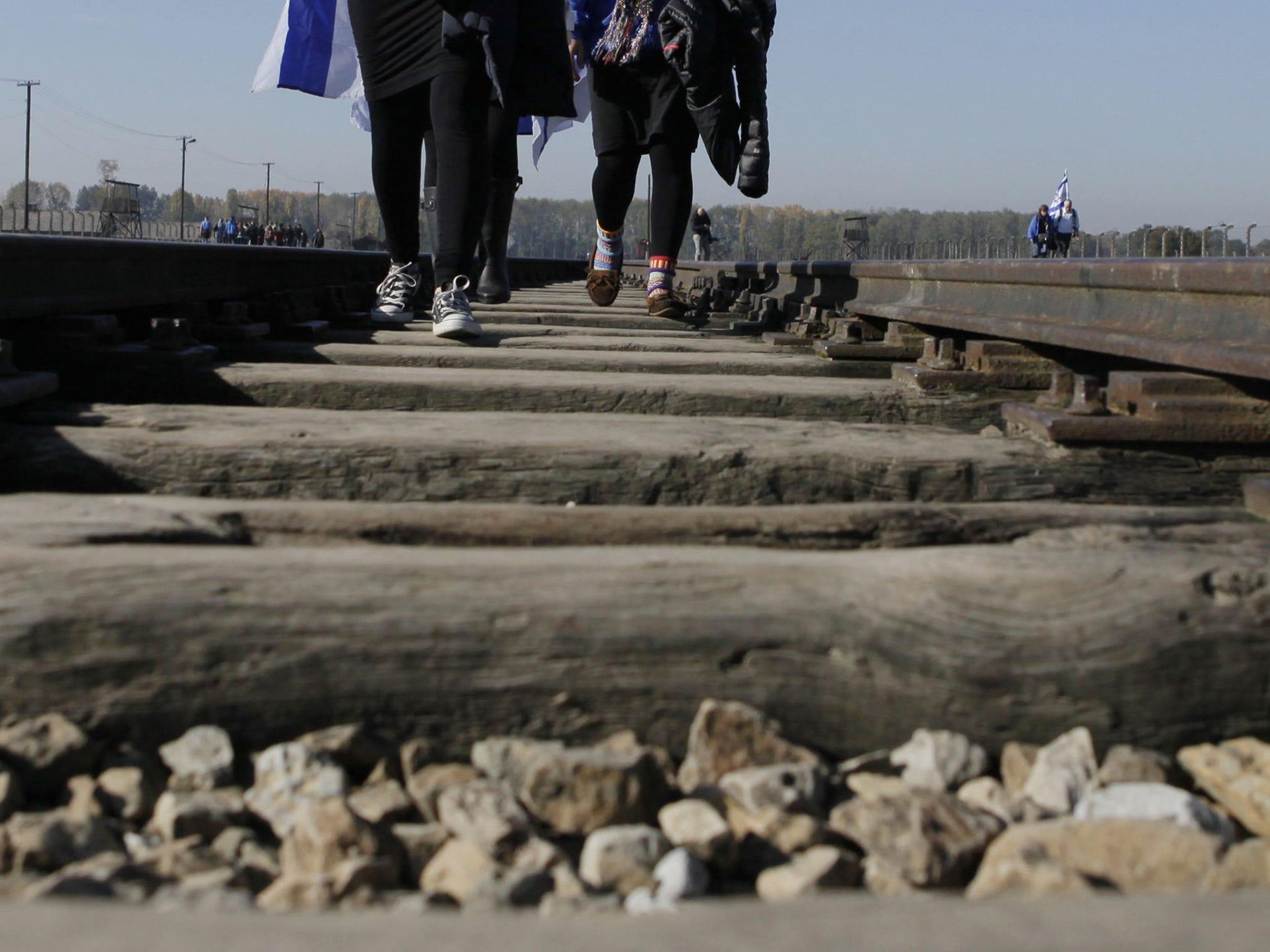 Las vías del tren en Auschwitz.