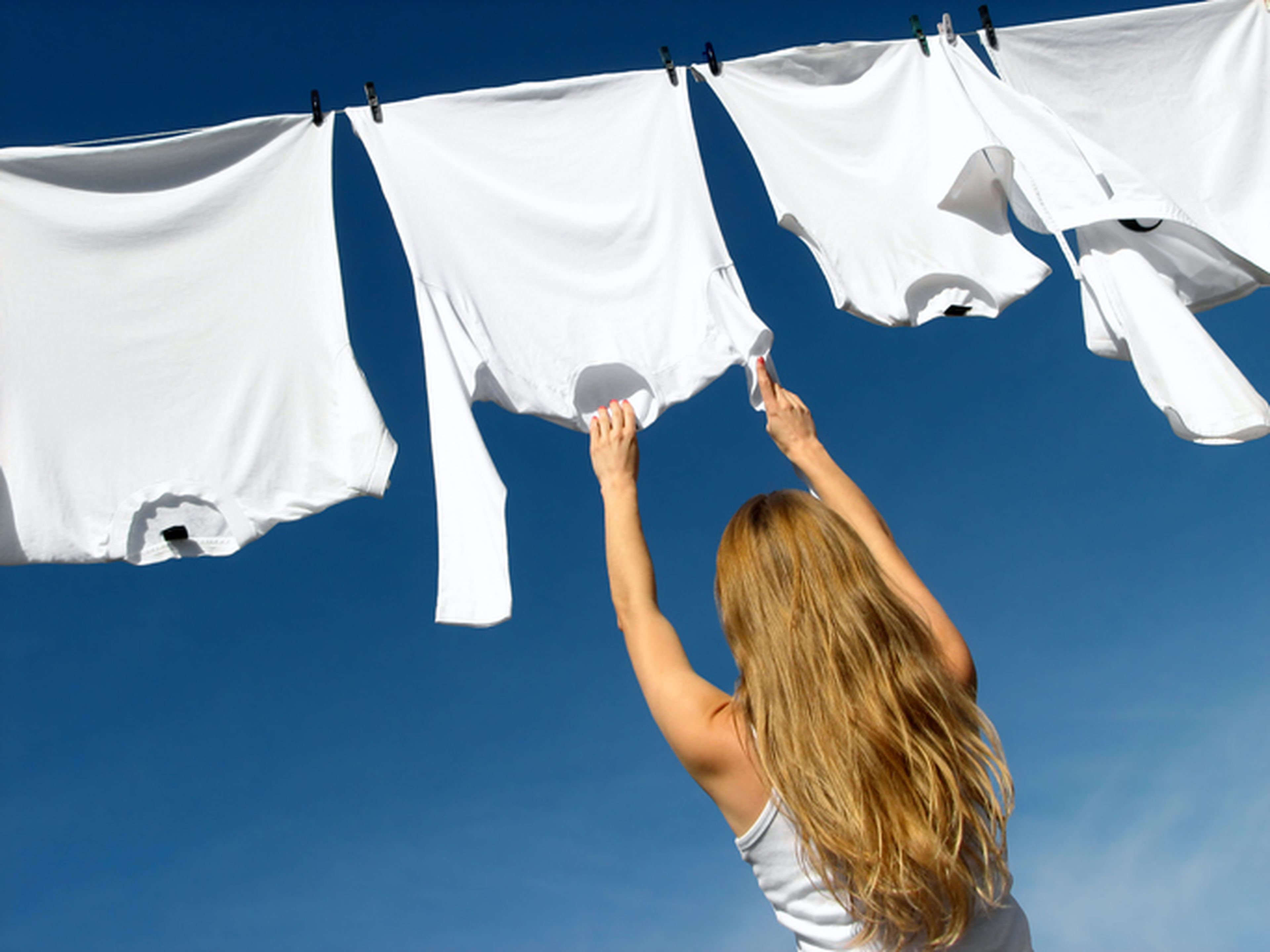 con tiempo Estimado Arancel Cómo blanquear la ropa: trucos para que quede perfecta | Business Insider  España