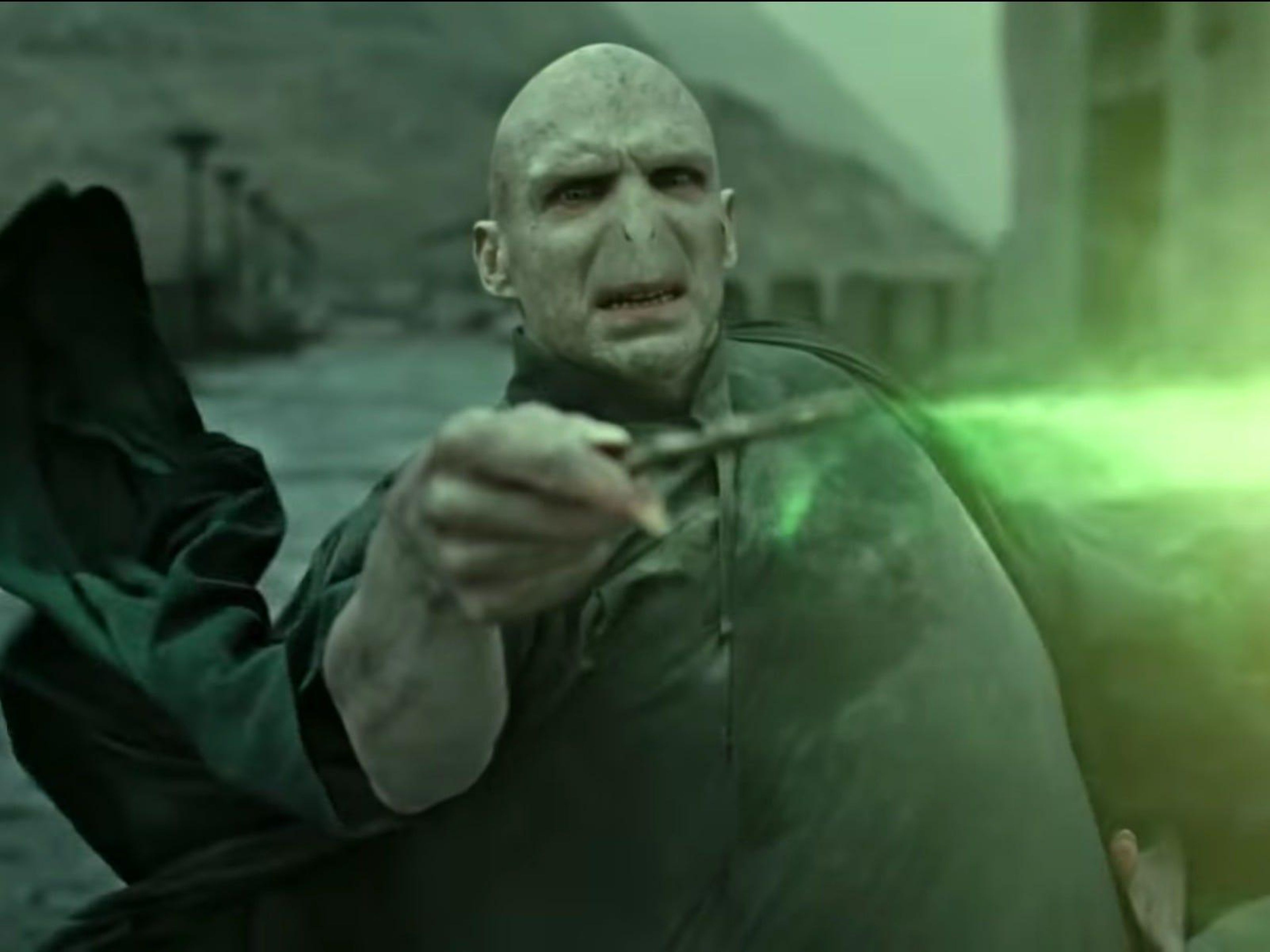 Ralph Fiennes como Lord Voldemort.