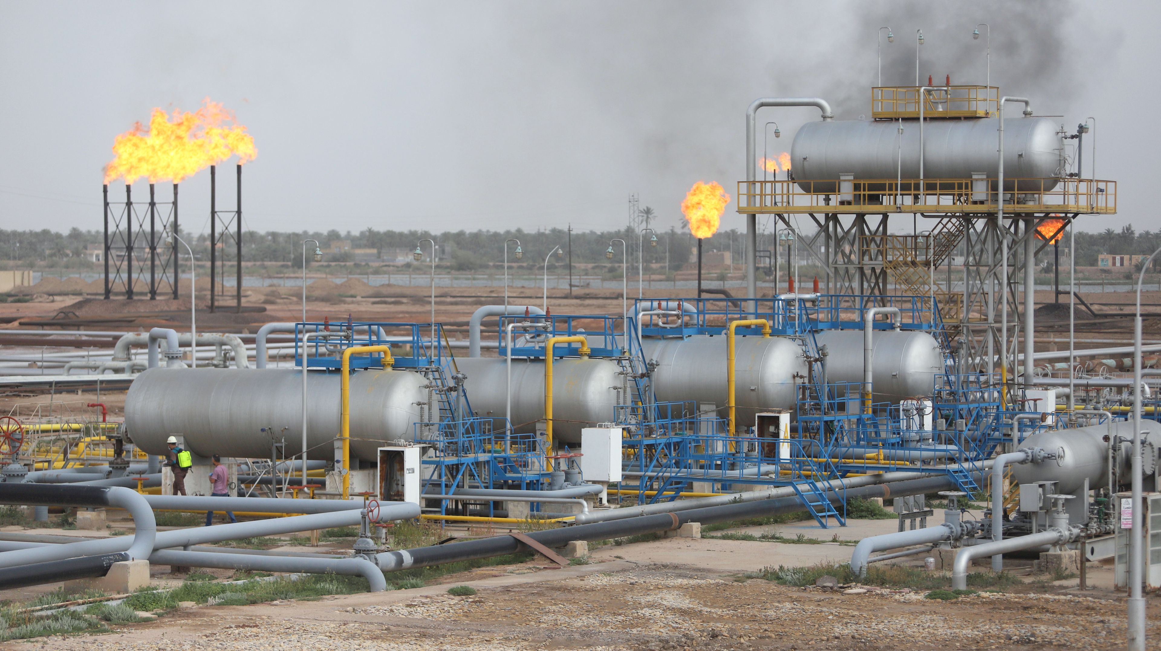 Campo petrolífero en Basra, Irak