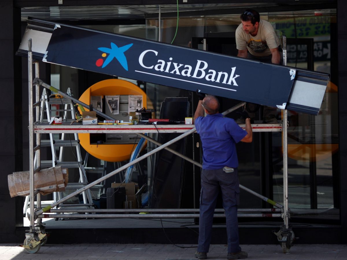 Otra semana negra para el empleo en la banca: CaixaBank y BBVA