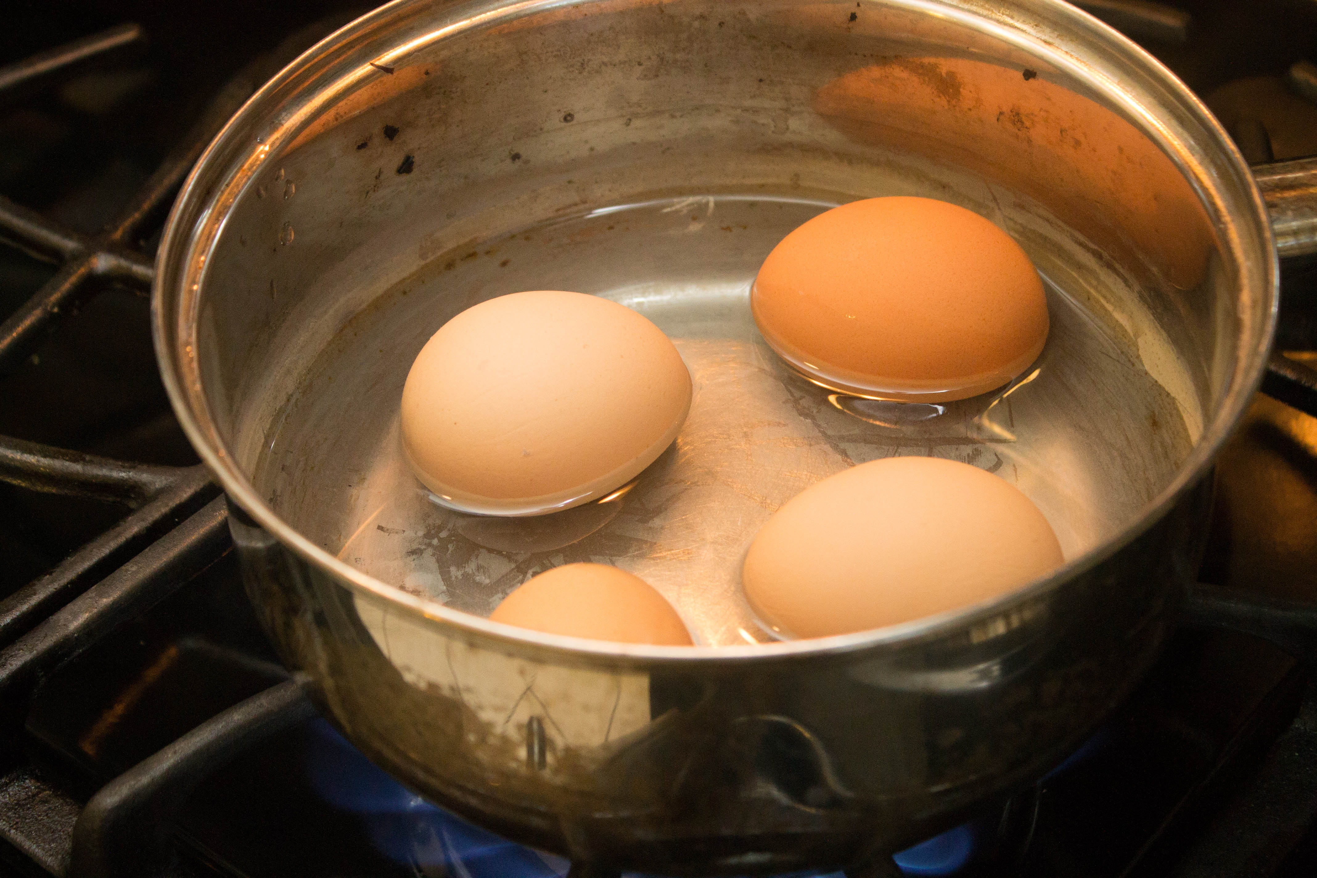 Llevas toda la vida haciendo mal los huevos cocidos