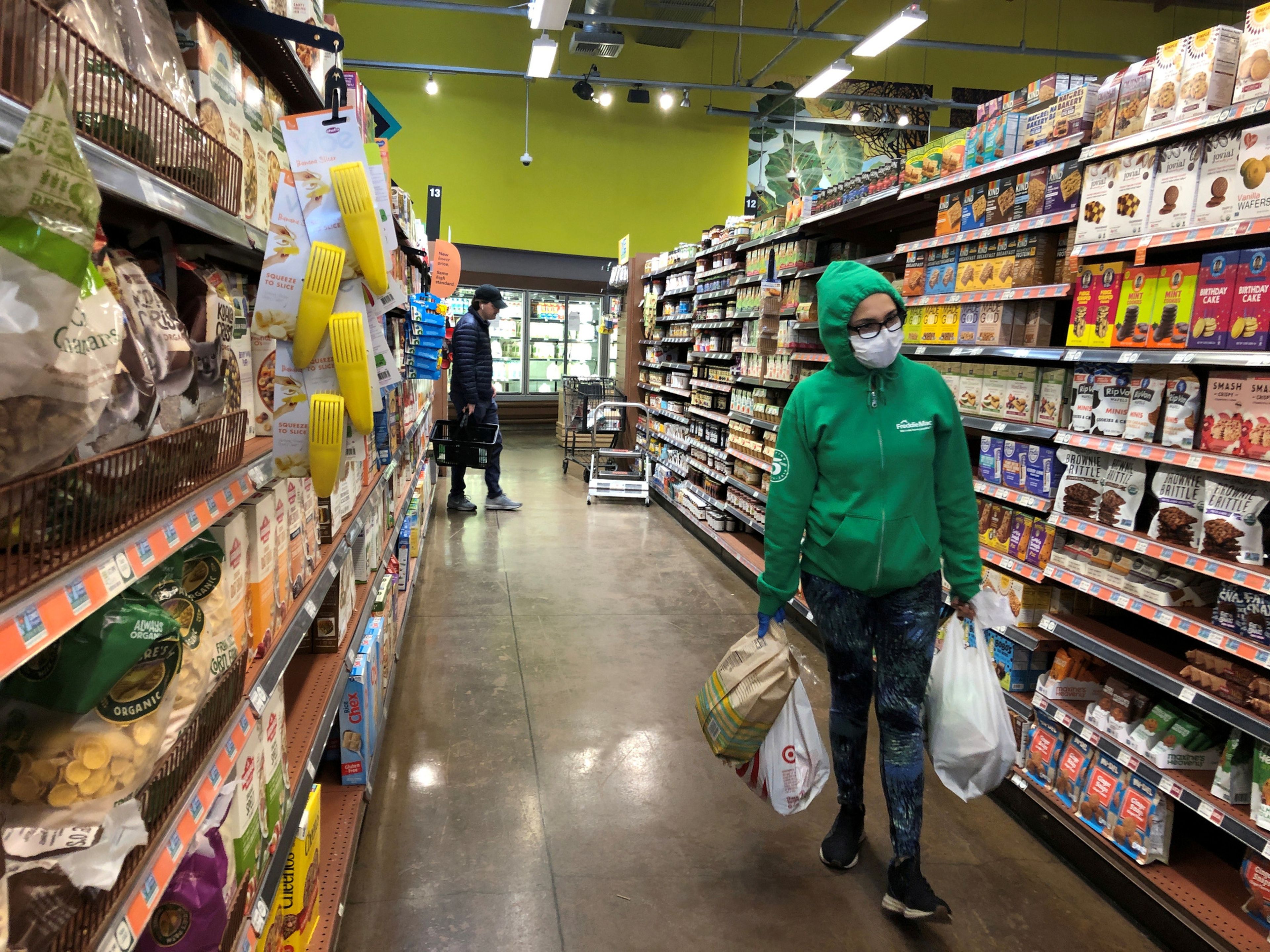 mujer comprando supermercado, coronavirus