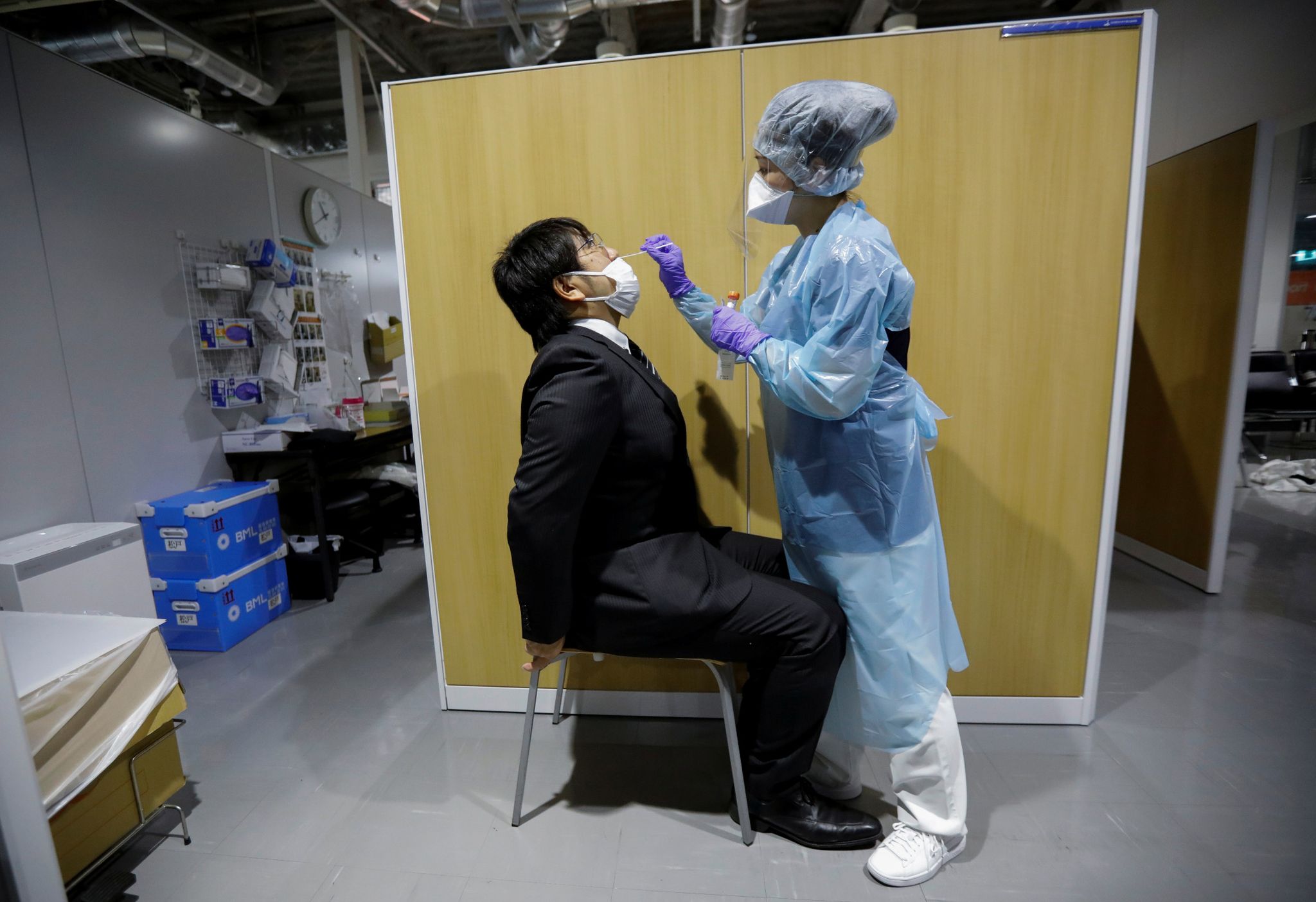 Japón abre un laboratorio de pruebas de coronavirus para viajeros