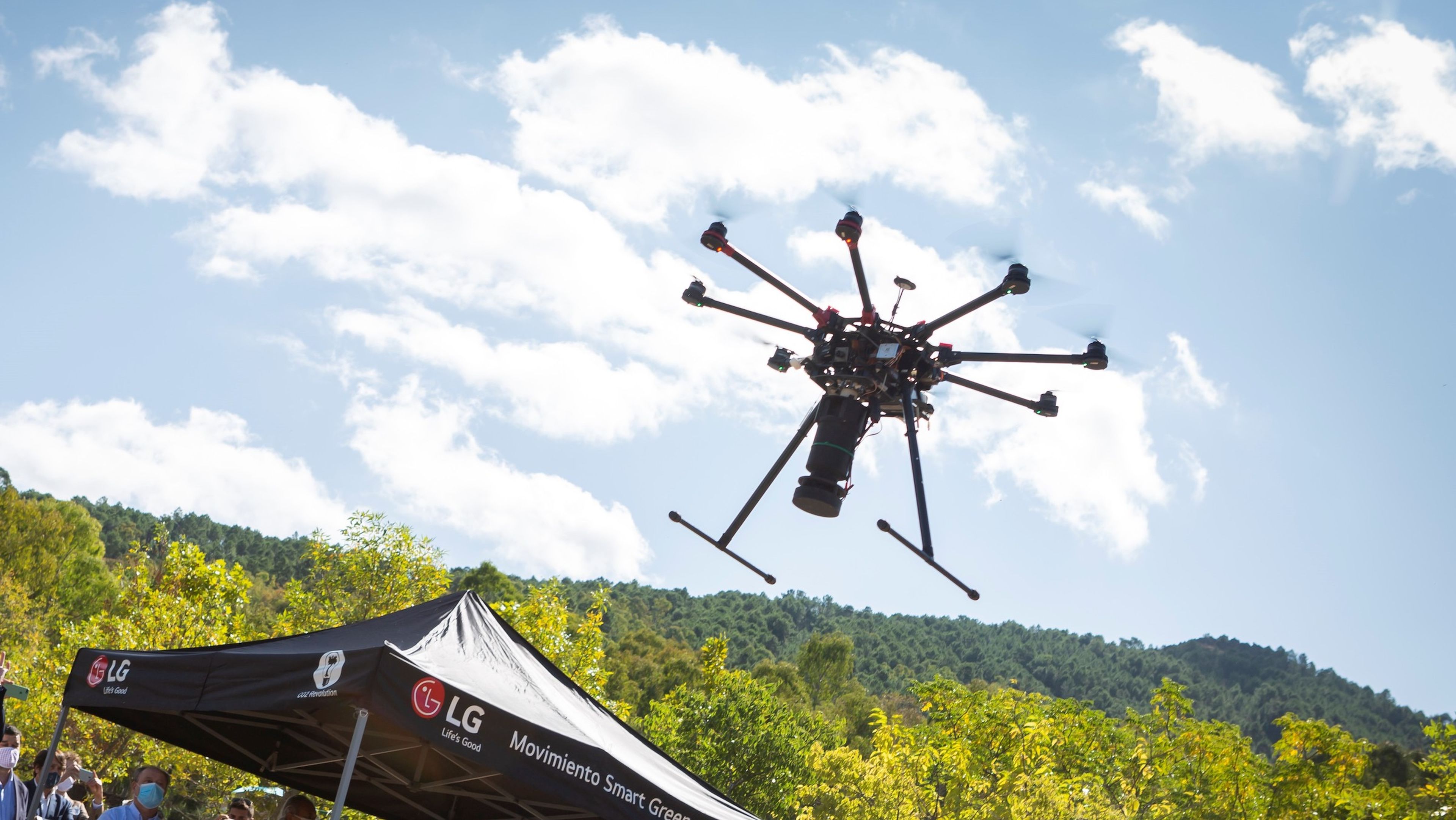 Reforestación con drones de LG