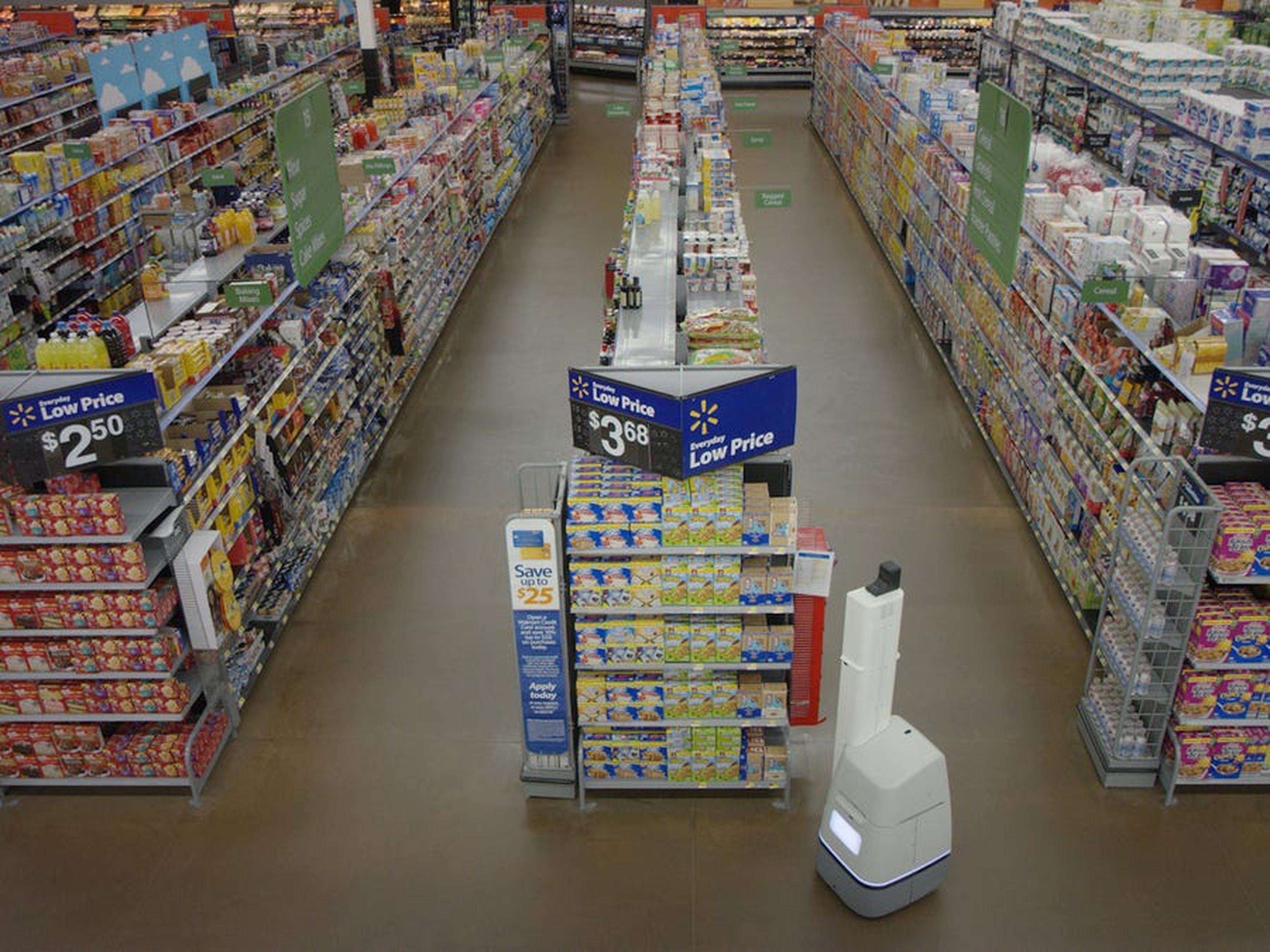 El robot que escanea las estanterías de los supermercados Walmart