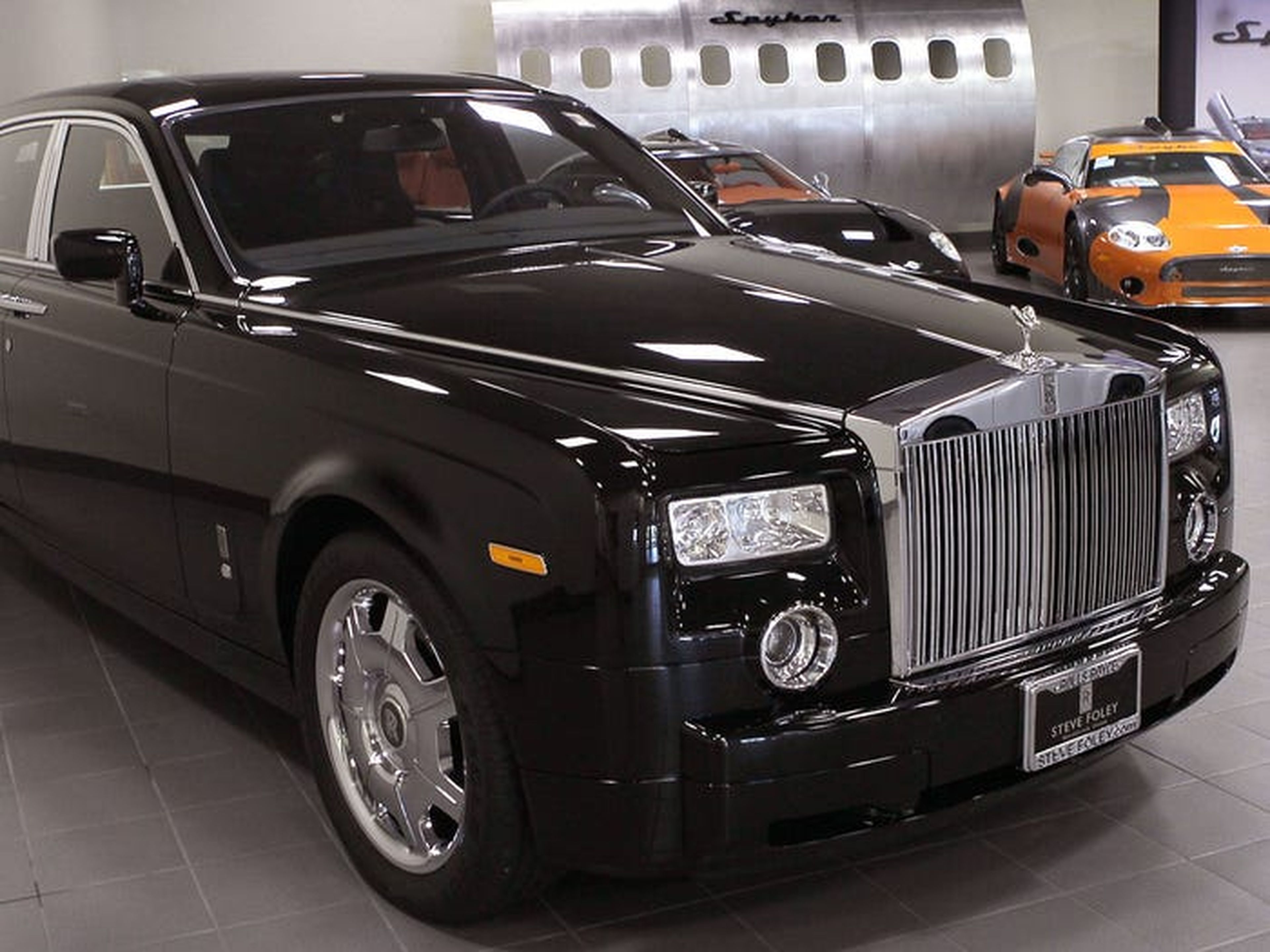 ... un Rolls-Royce Phantom, que vale como mínimo 427.300 euros...