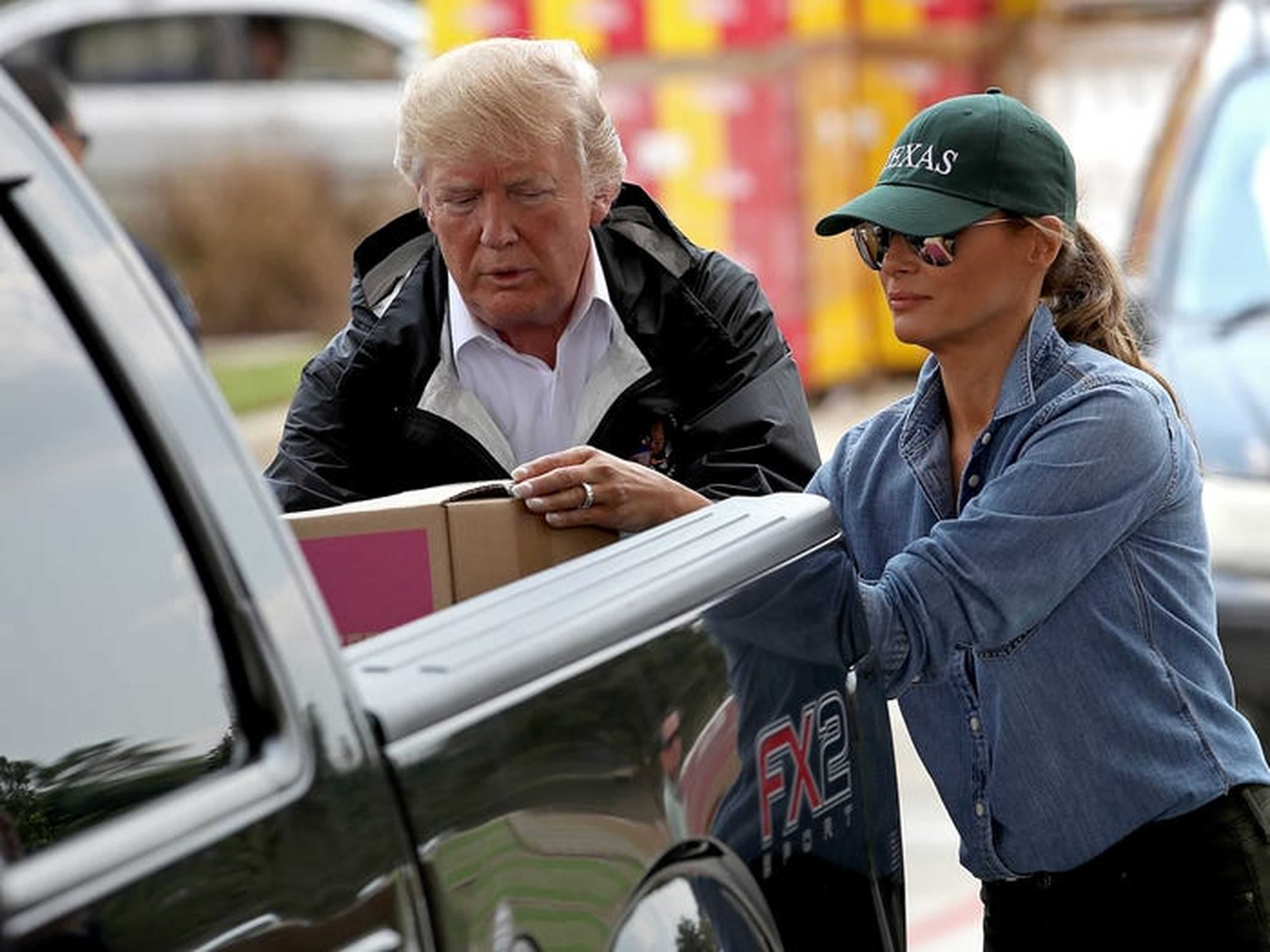 Los Trump también colaboraron en la donación de suministros de emergencia a las víctimas durante una visita a Texas en 2017.