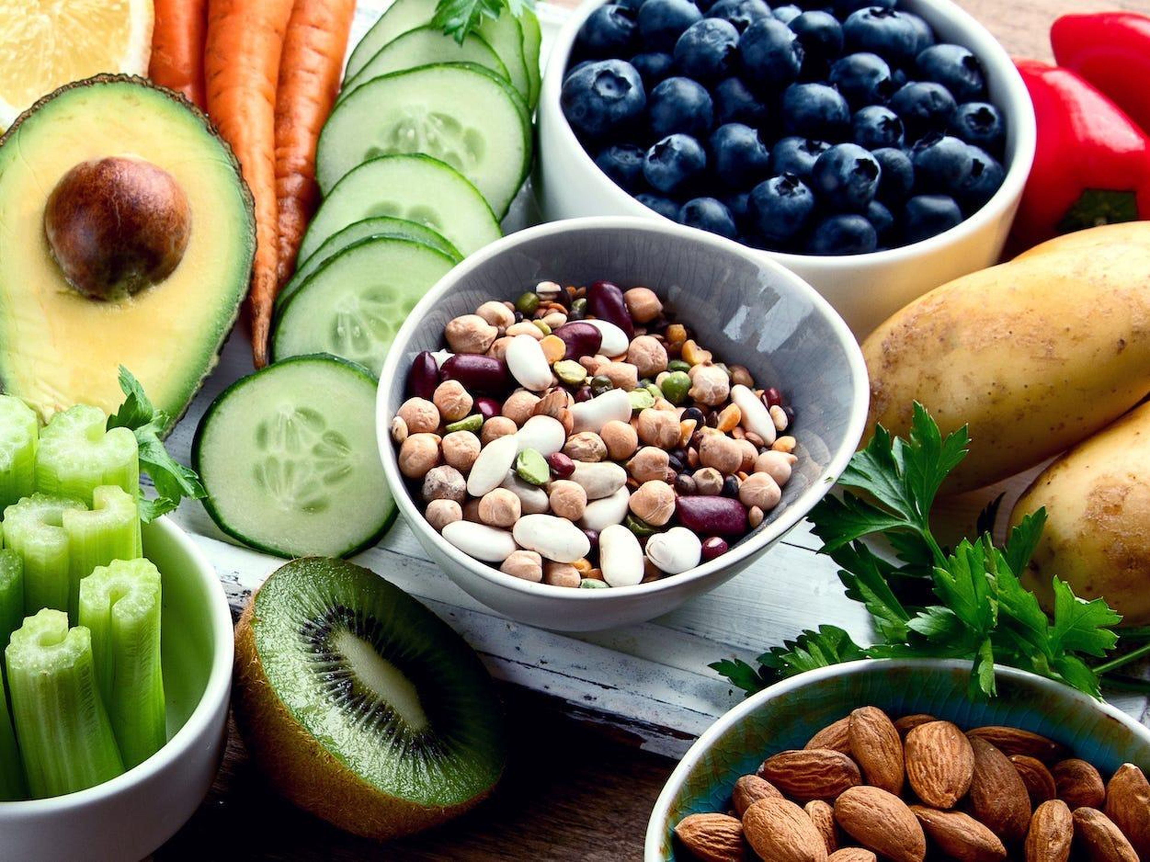 La dieta alcalina puede ser saludable, pero no debido a ningún poder especial de pH, ya que solo tiene un alto contenido de frutas, verduras y nueces.