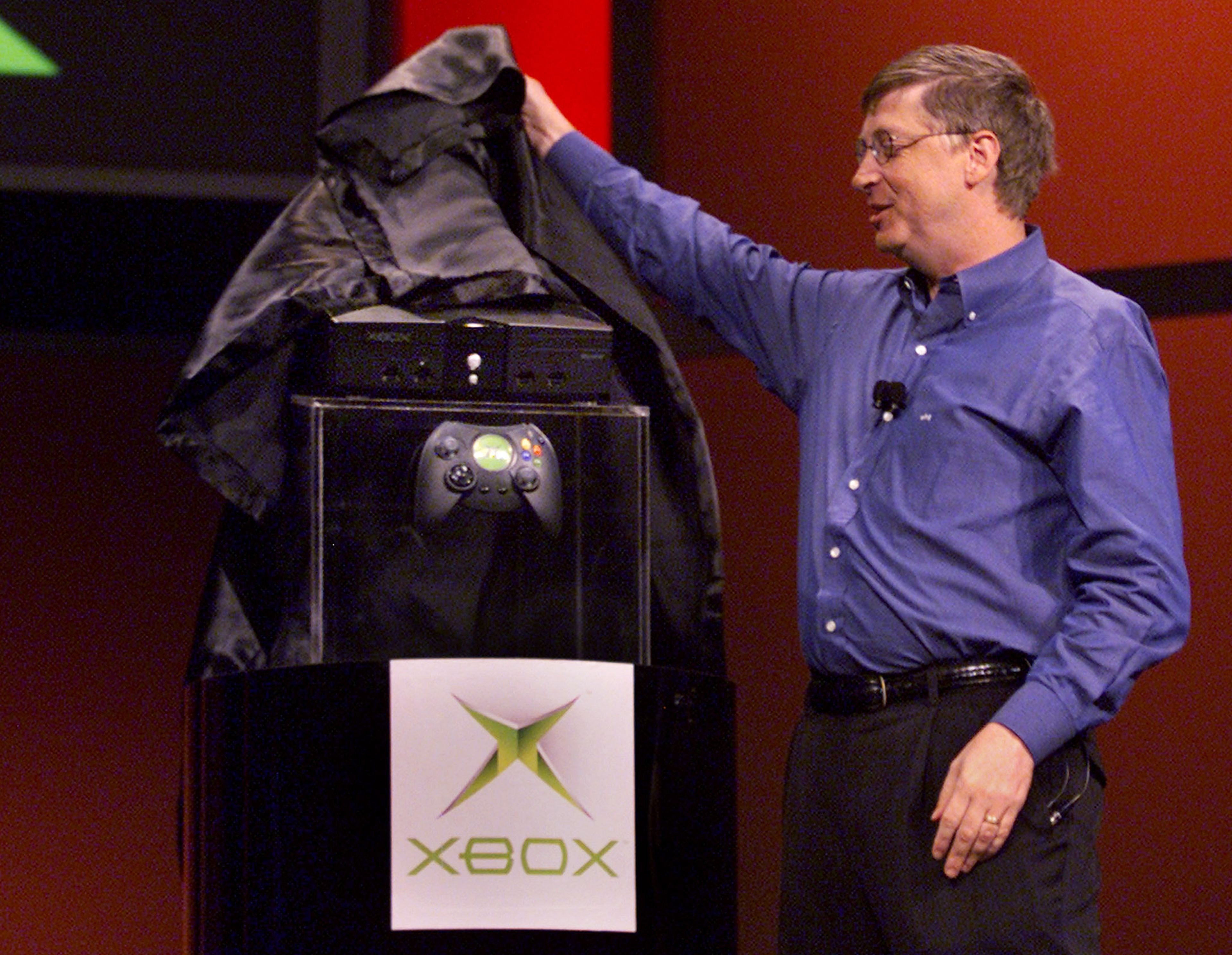 Bill Gates presentando la primera Xbox, 2001.