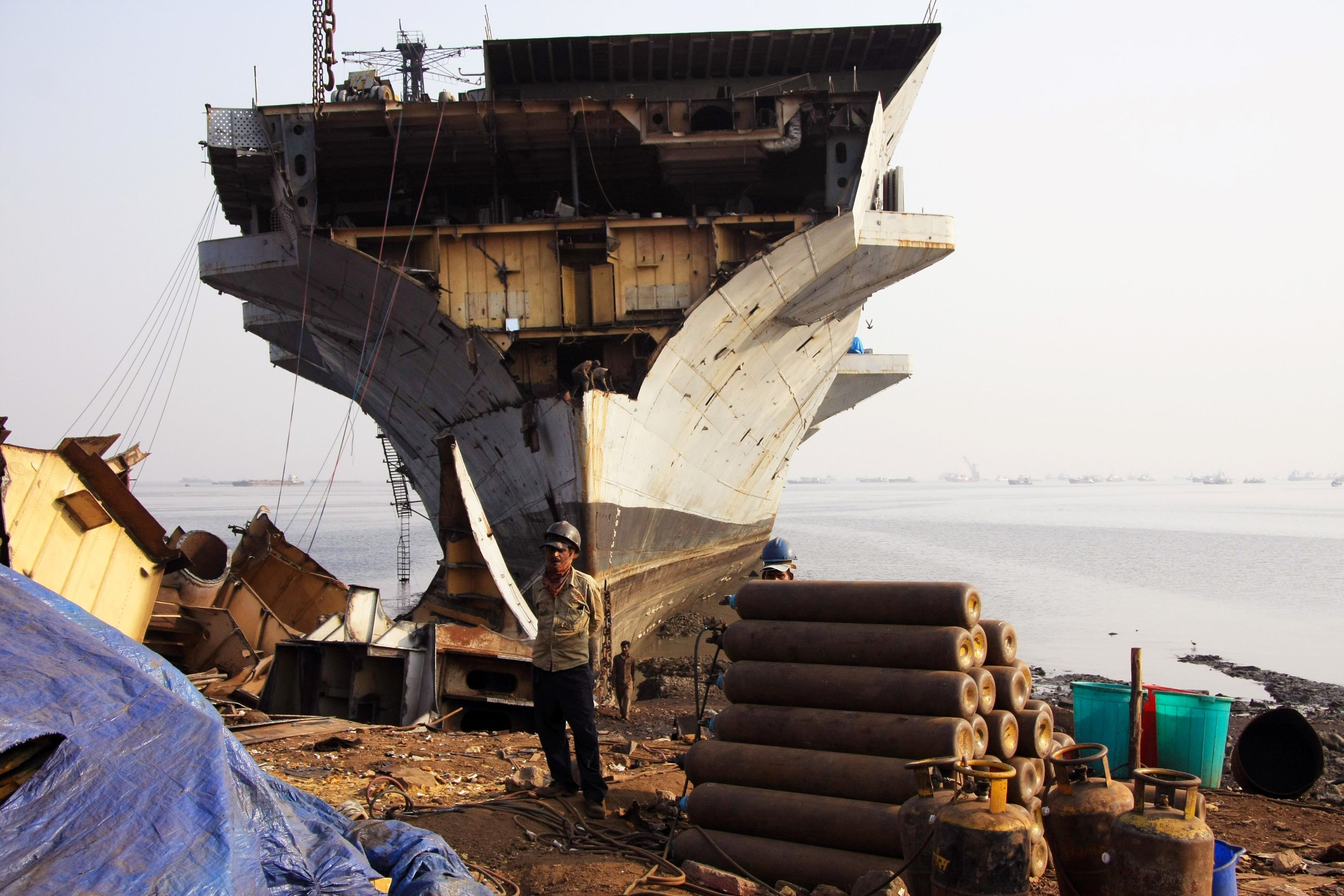 Cementerio de barcos en India