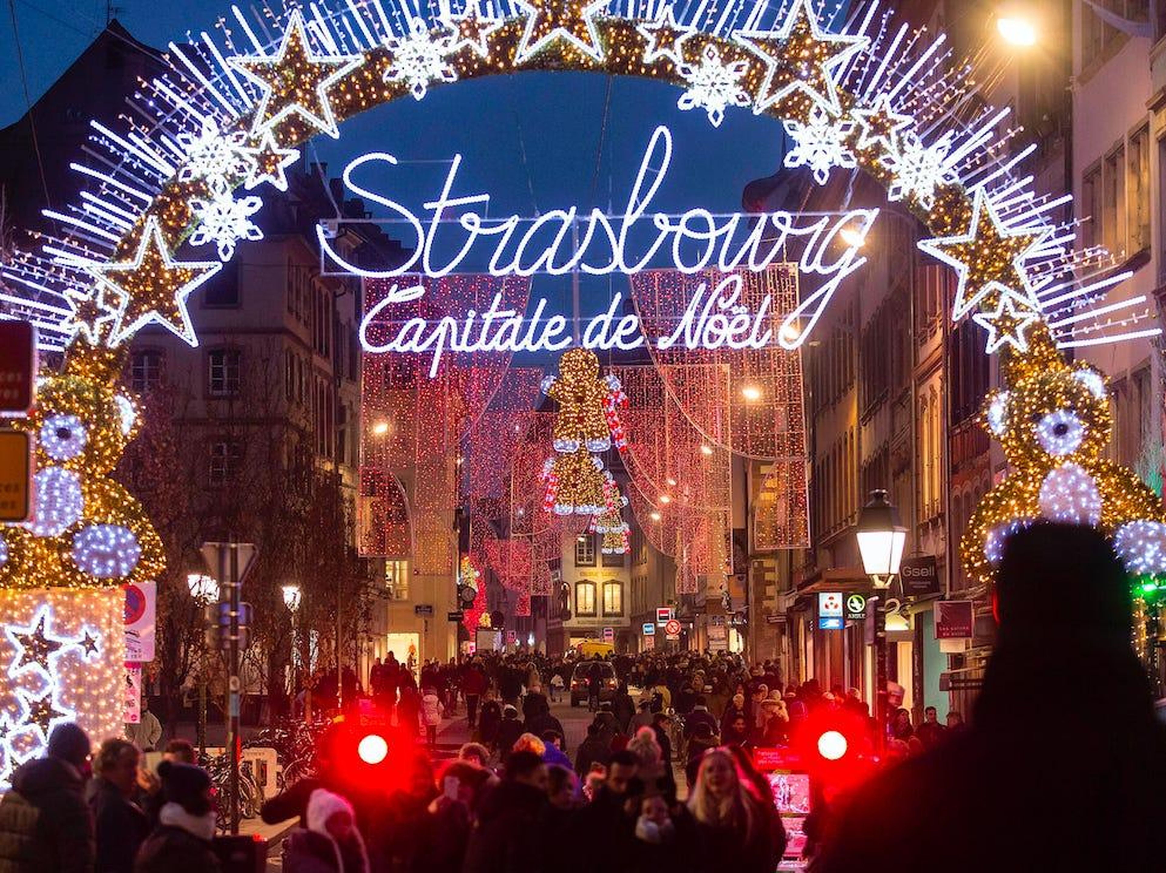 El tradicional mercado de Navidad en Estrasburgo, Francia, el 20 de diciembre de 2016.