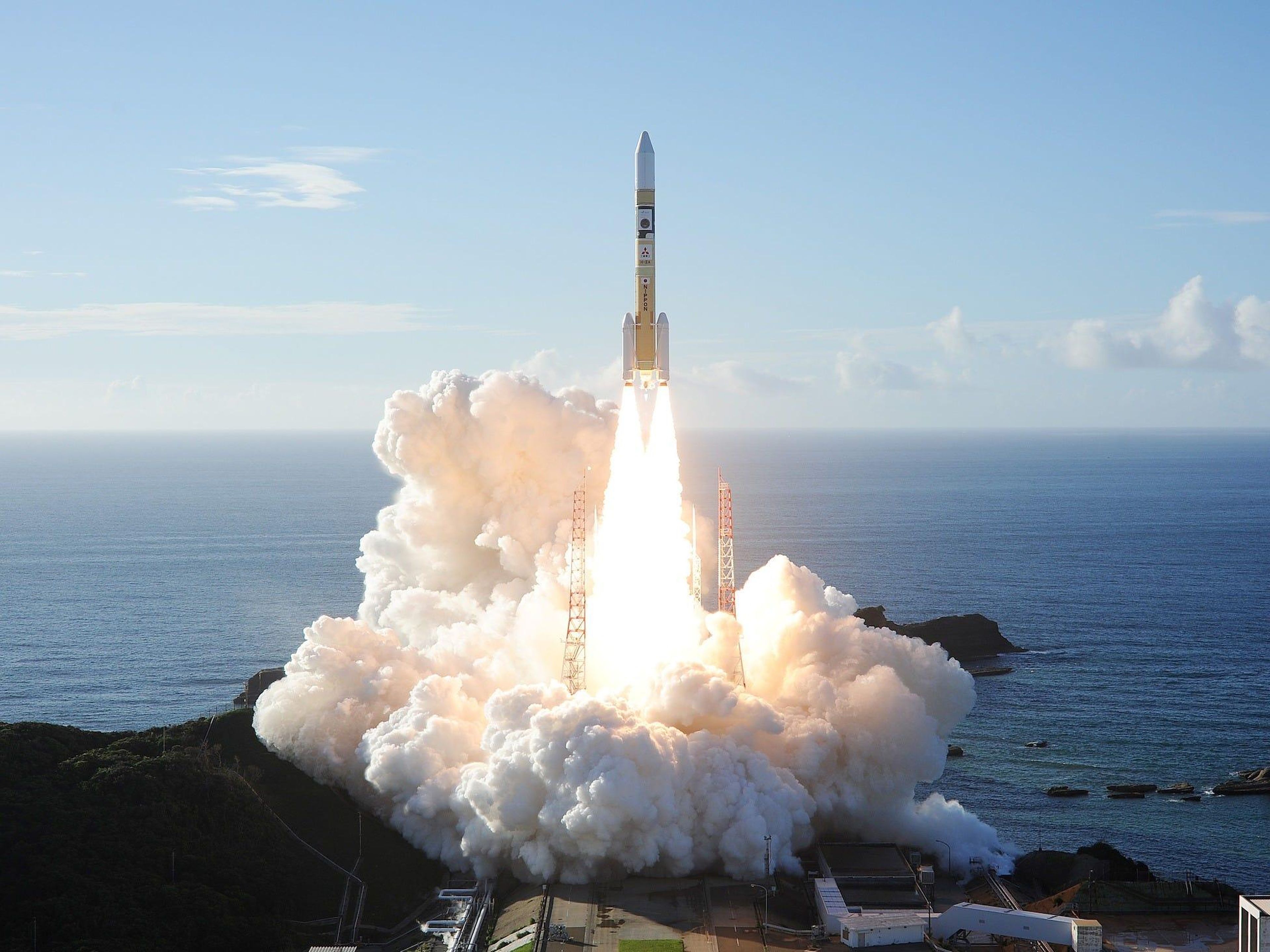 Un cohete H-2A que transporta la sonda Hope de los Emiratos Árabes Unidos despega del Centro Espacial Tanegashima en la isla de Tanegashima, Japón, el 20 de julio de 2020.