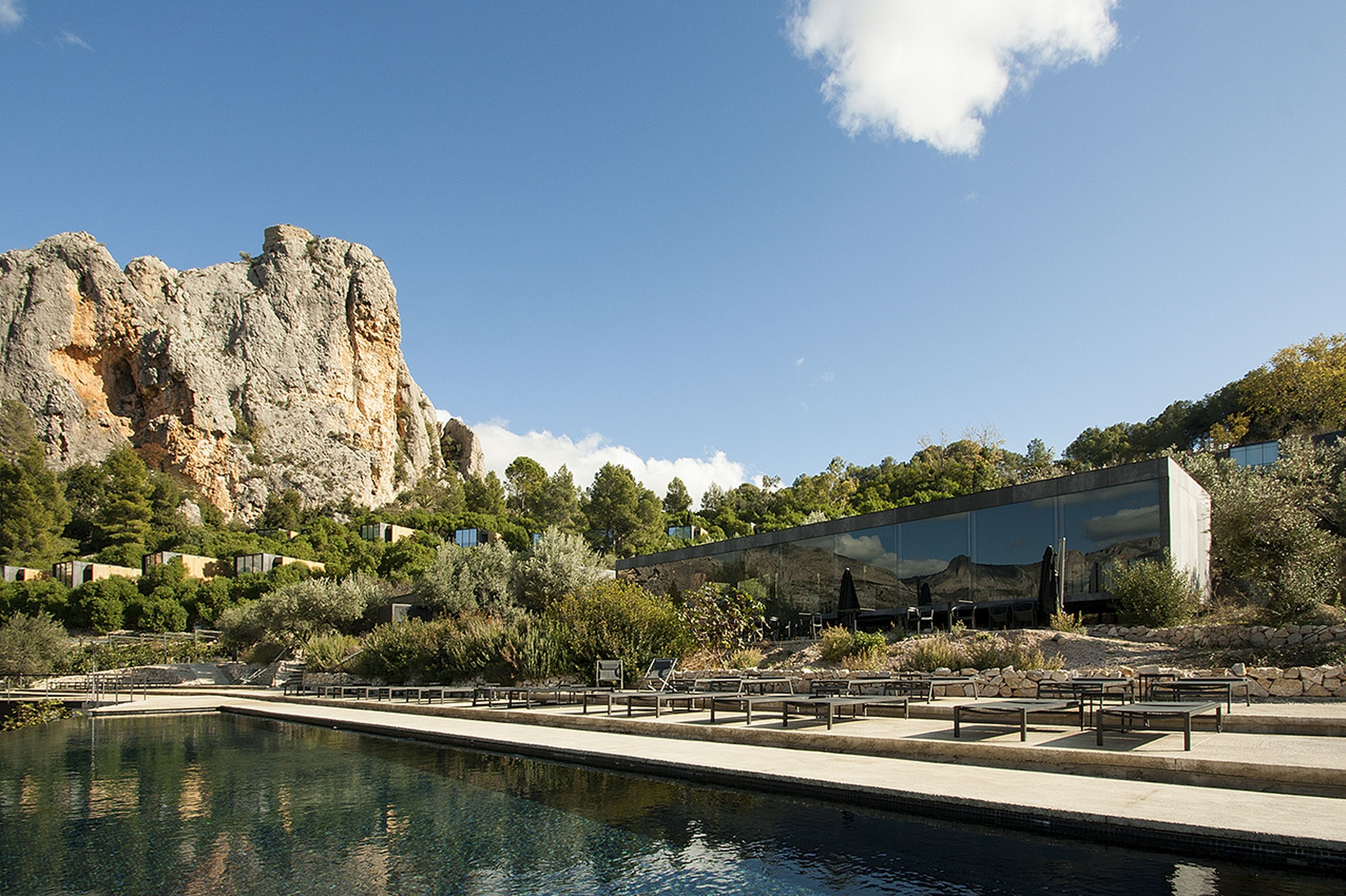 Imagen de la piscina del hotel Vivood, en Alicante