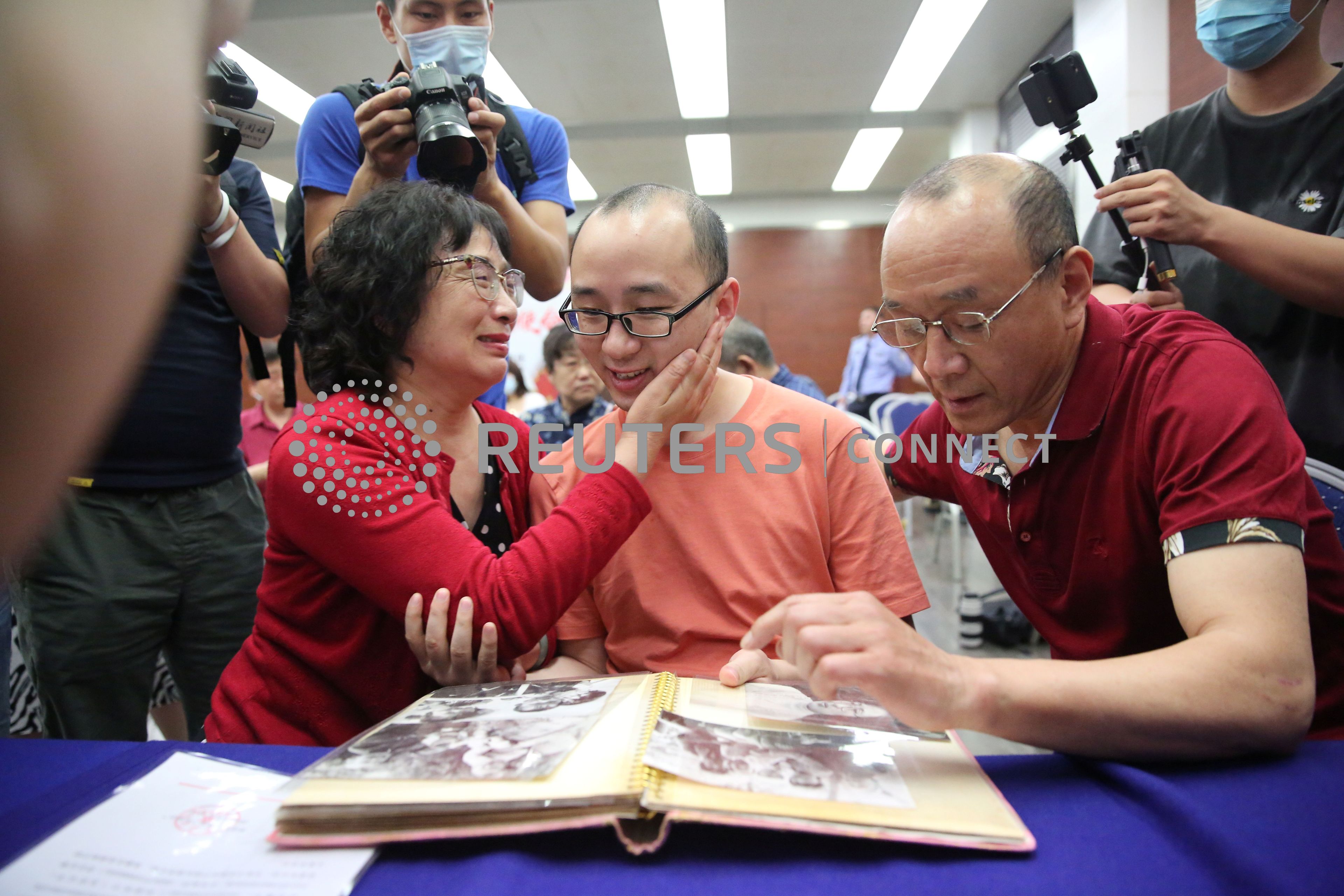 Mao Yin encontró a sus padres biológicos 32 años después de ser secuestrado (Reuters)