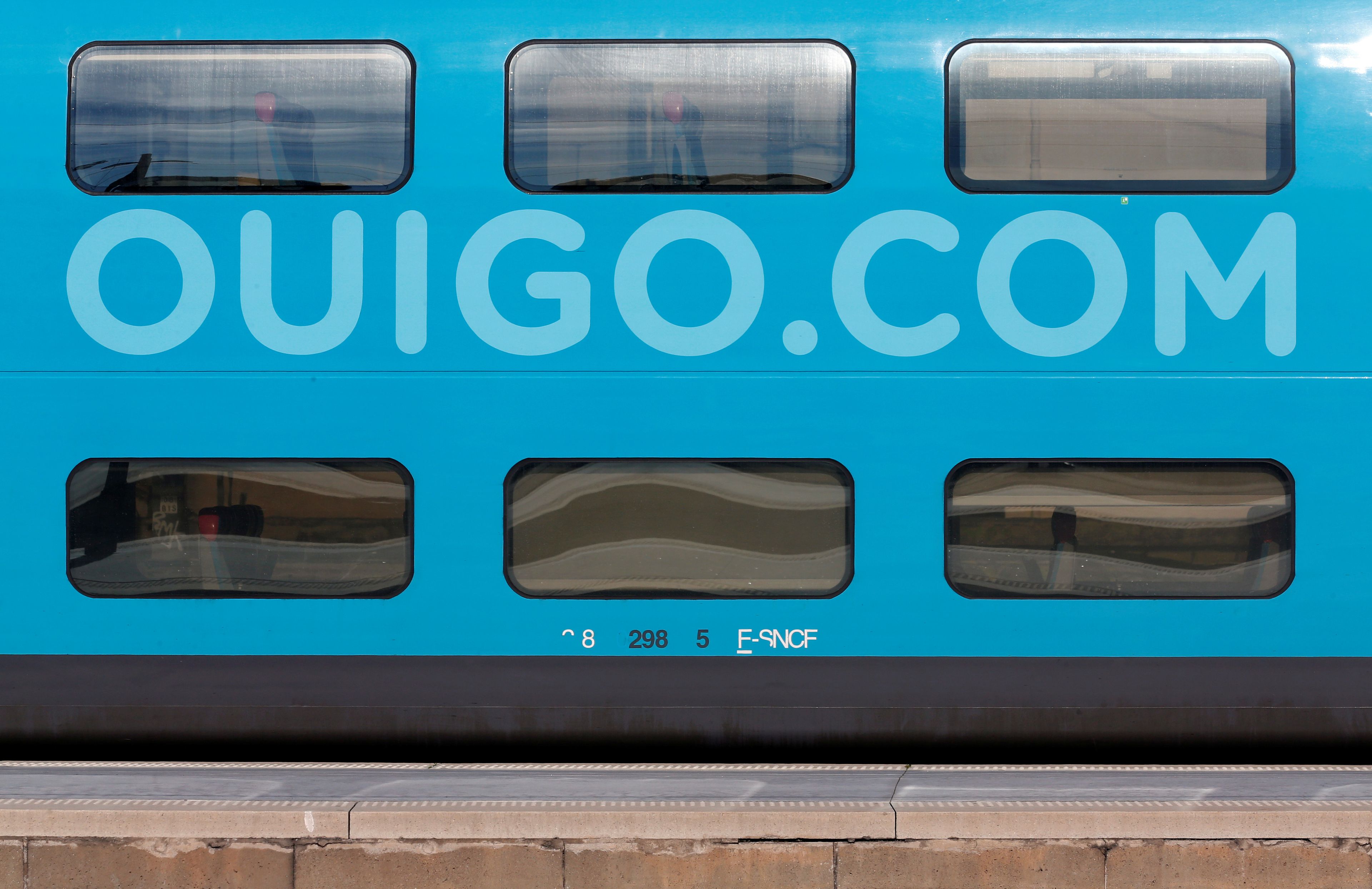 Tren de dos plantas de Ouigo en Marsella, Francia.
