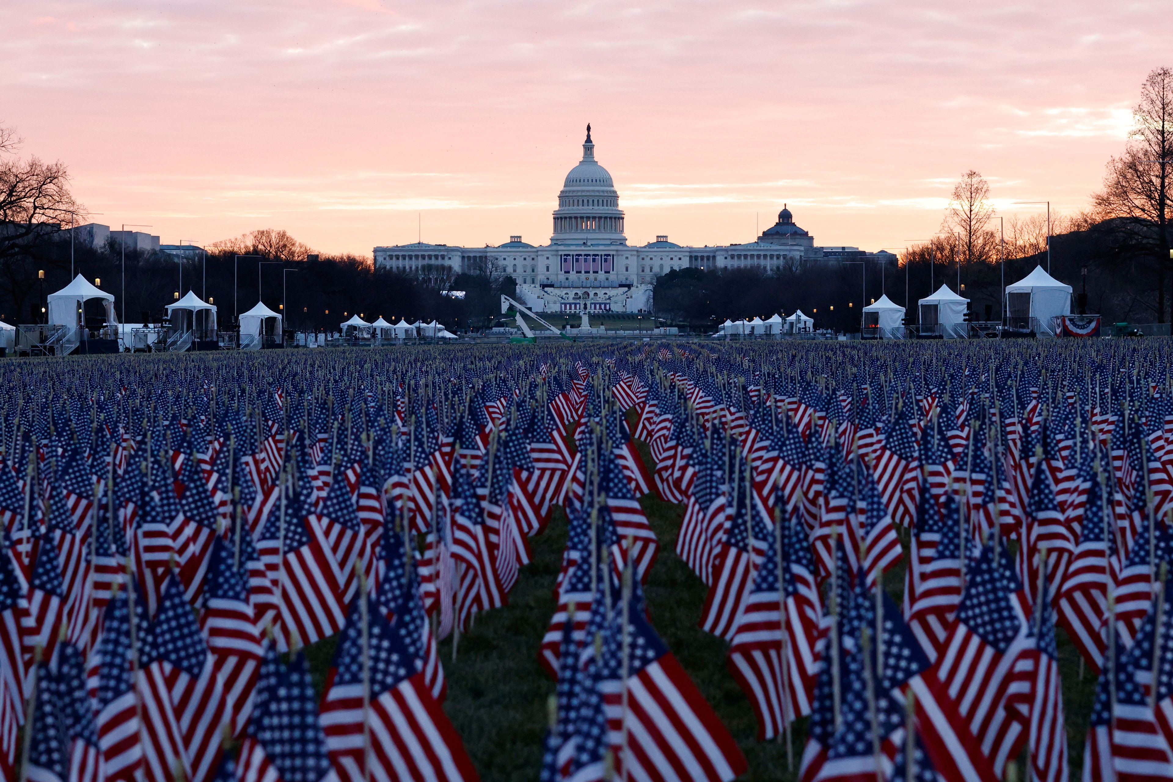 200.000 banderas darán color a la explanada del Capitolio (Reuters)