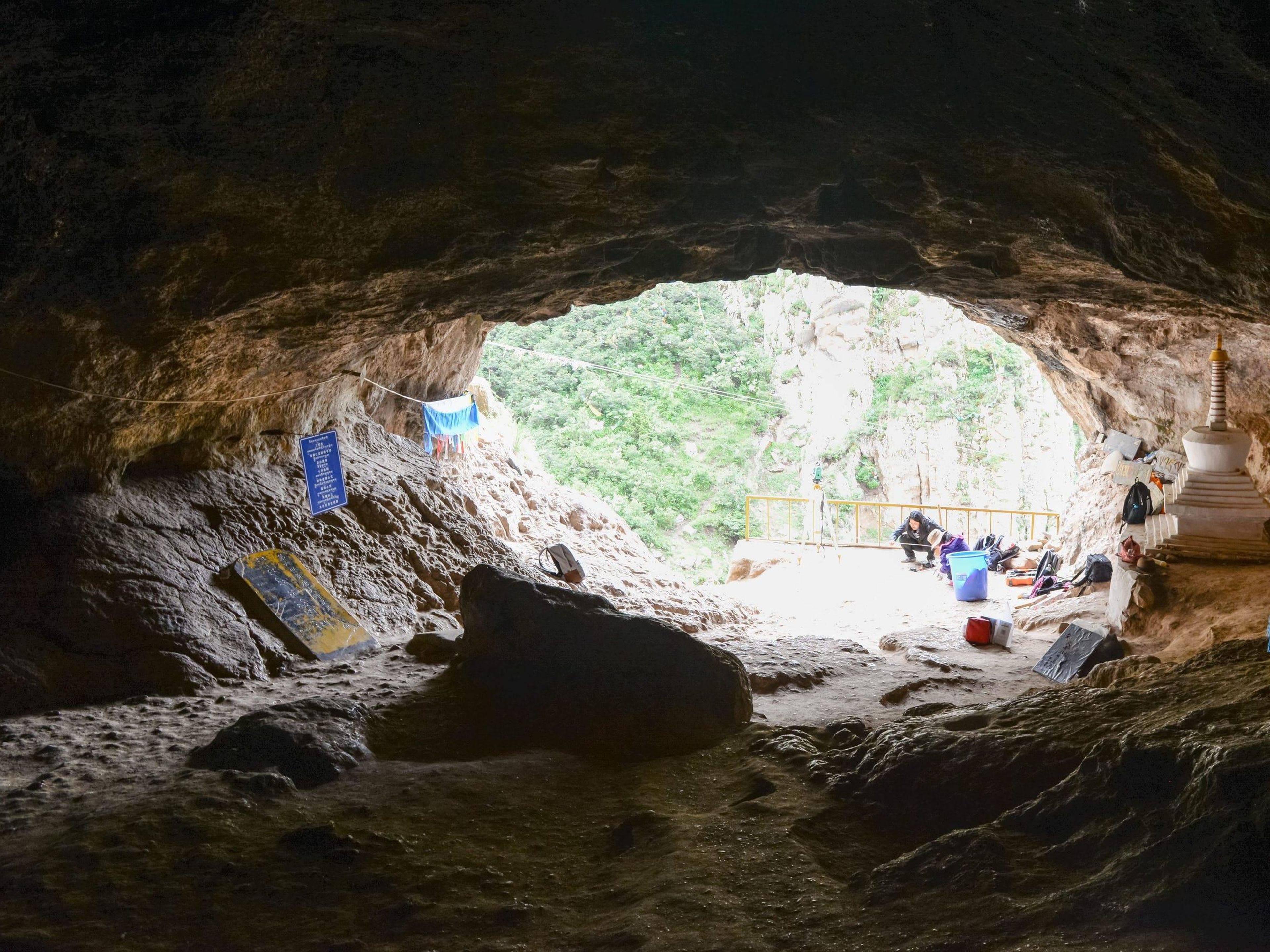 La apertura de la cueva de karst de Baishiya en el Tíbet.
