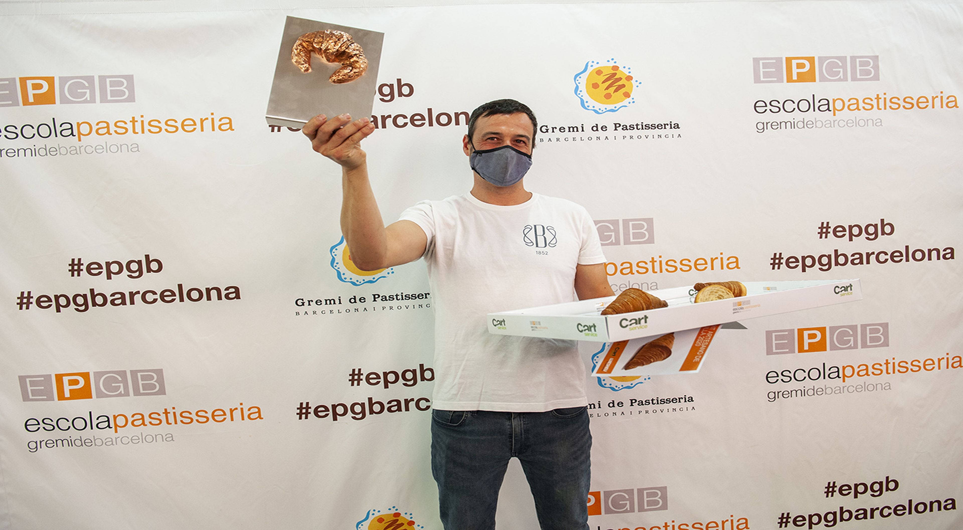 Andreu Sayó, de la Pastelería Brunells de Barcelona, ha obtenido el premio al Mejor Croissant Artesano de Mantequilla de España en 2020 (Escuela de Pastelería del Gremio de Barcelona)