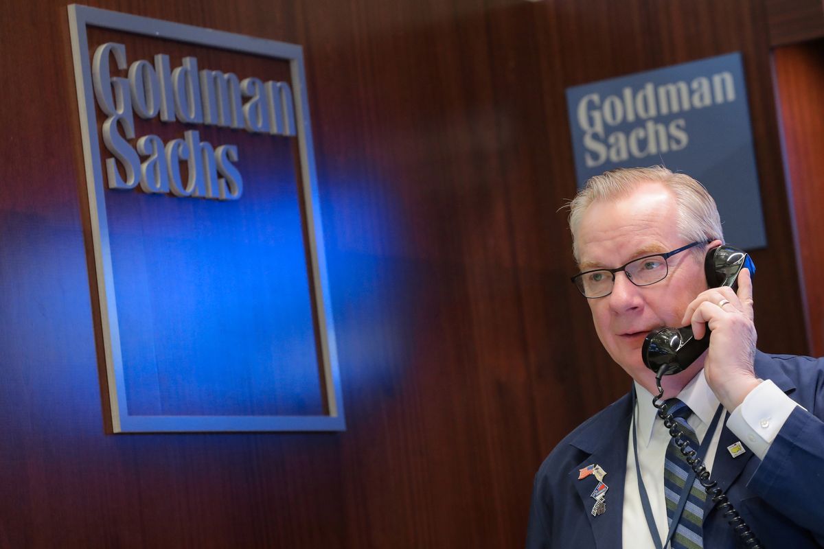 Goldman Sachs controla si sus empleados van presencialmente a la