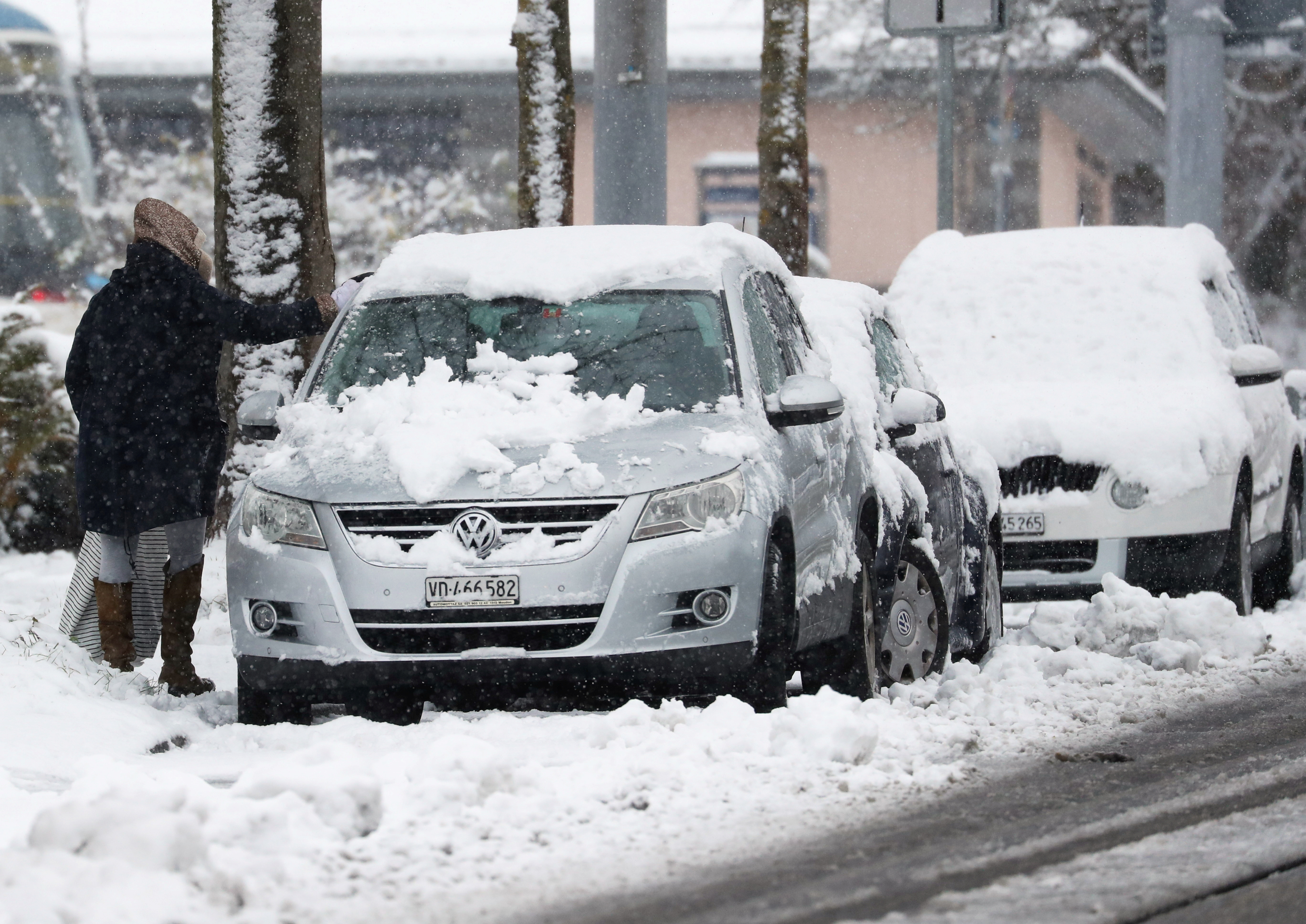 Cadenas de nieve para el coche: ¿qué tipos hay y cuáles son más fáciles de  montar?