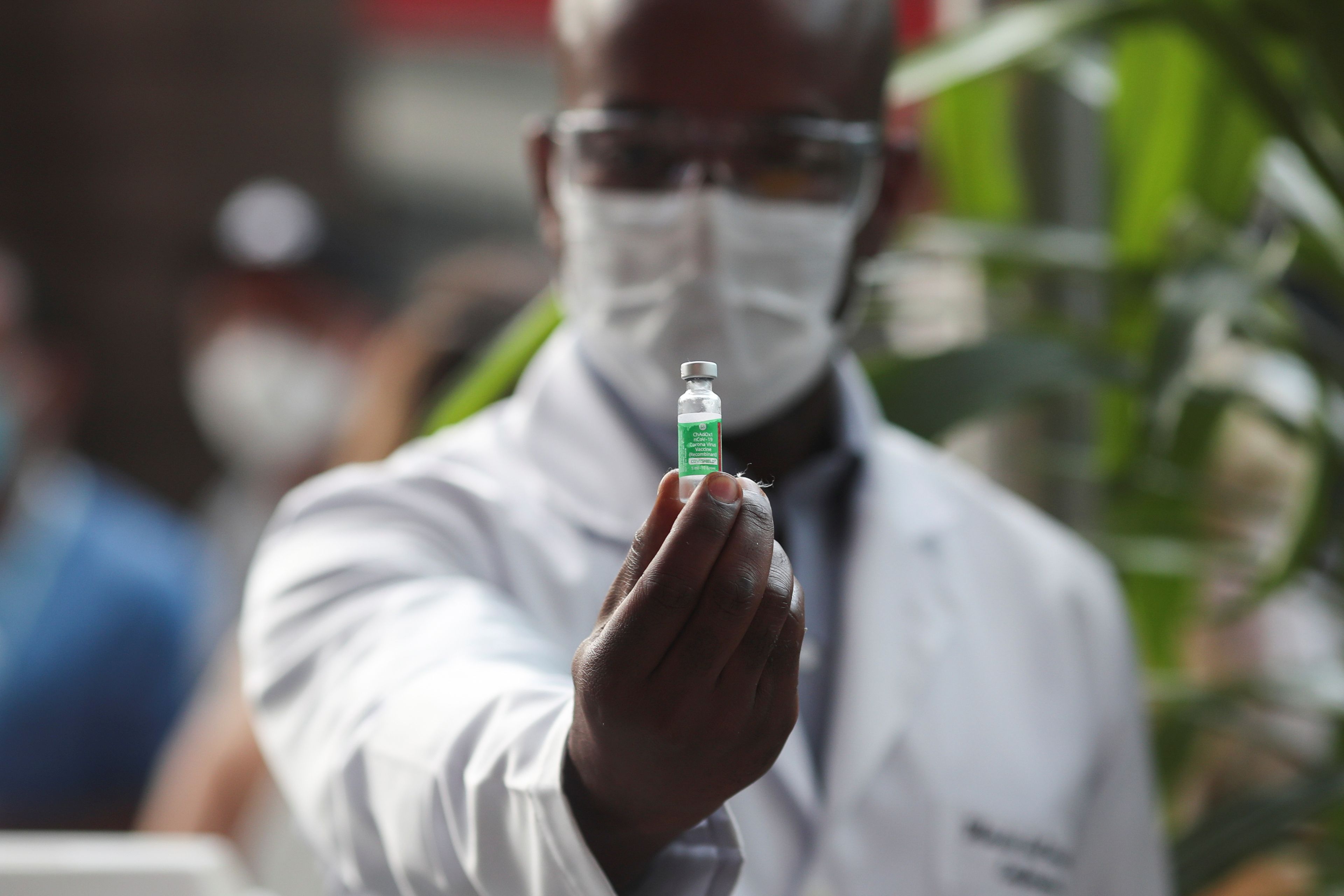 Dosis de la vacuna de AstraZeneca y Oxford en Río de Janeiro, Brasil.