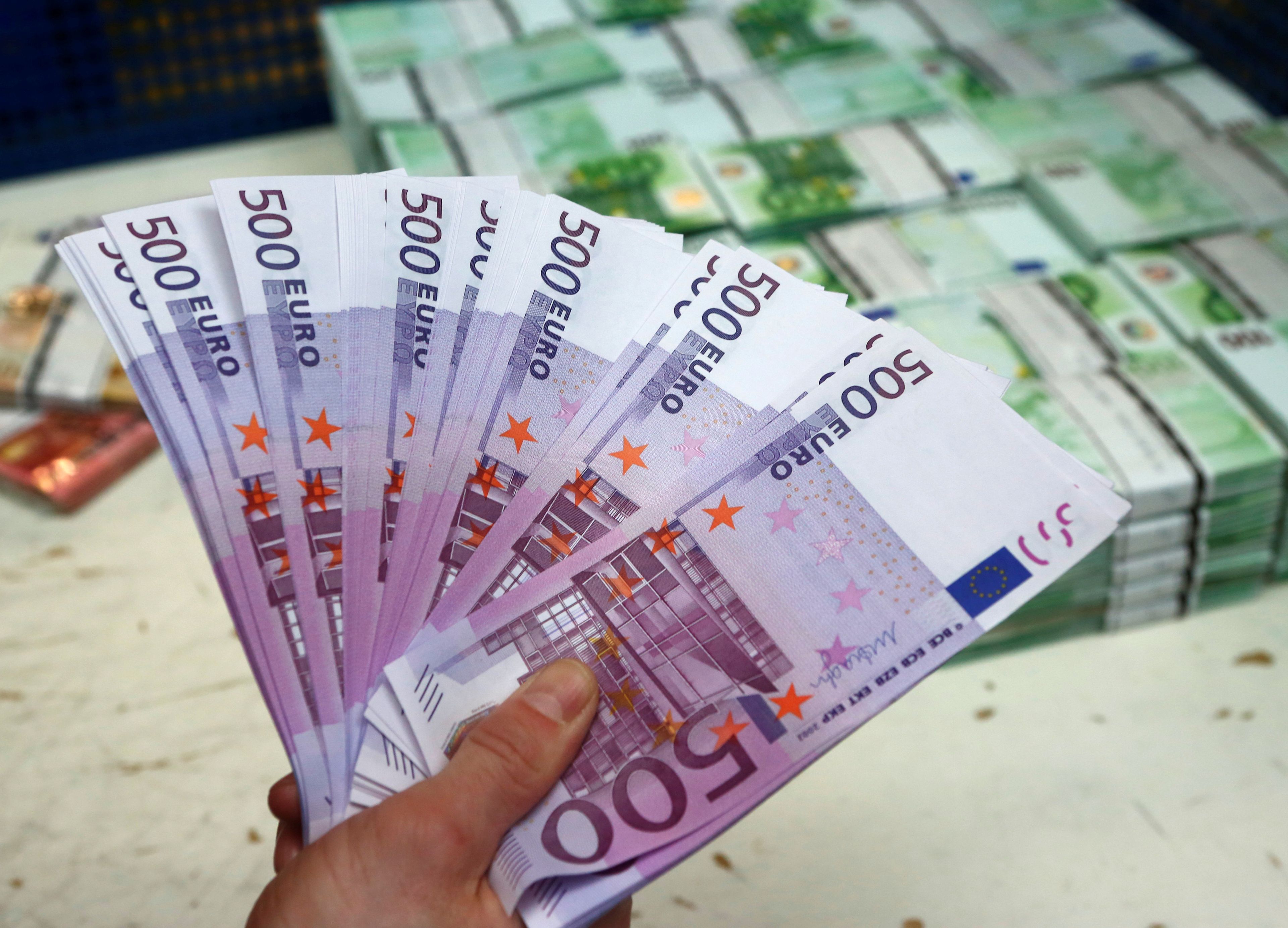 El Gobierno prohíbe pagar con más de 1.000 euros en efectivo