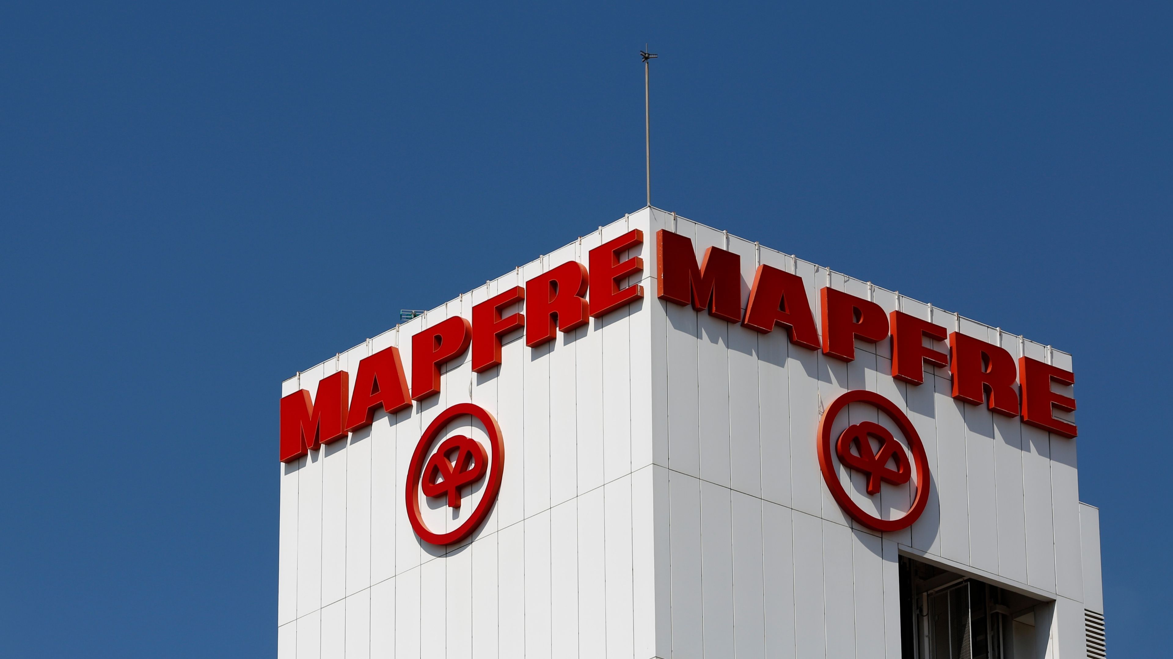 El logotipo de Mapfre en su sede de Sevilla