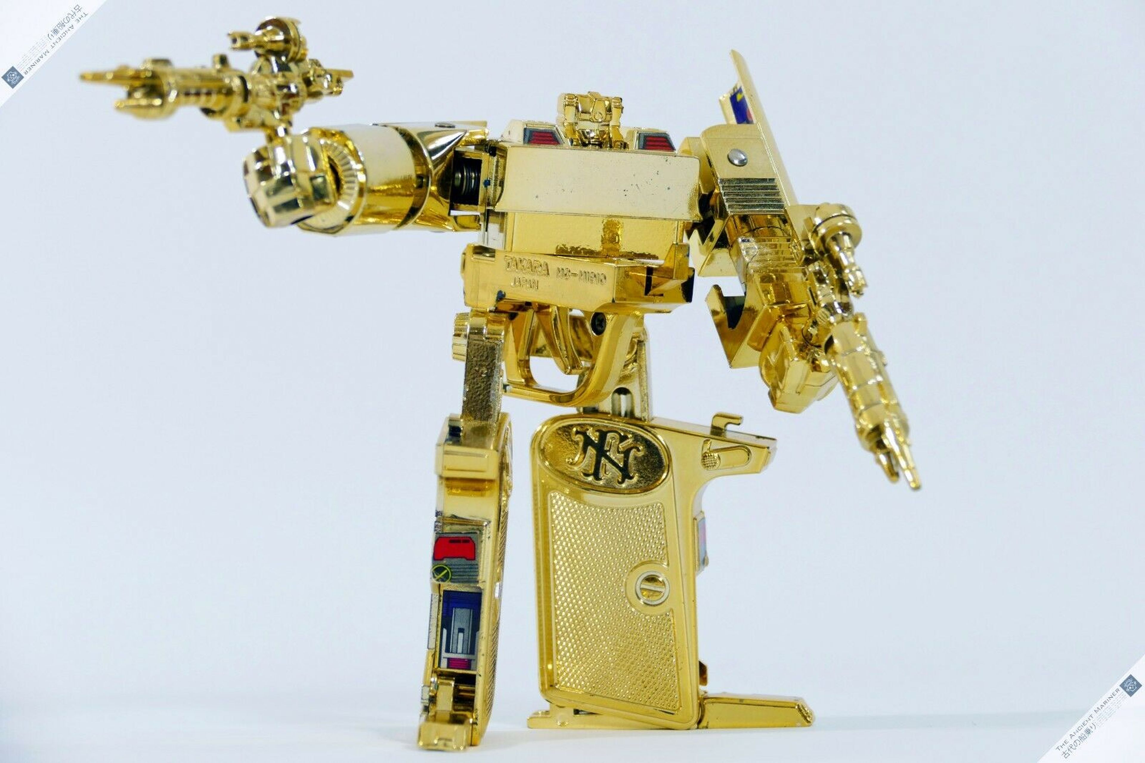 Microman Diaclone Browning robot MC-07 oro, un Transformer de primera generación.