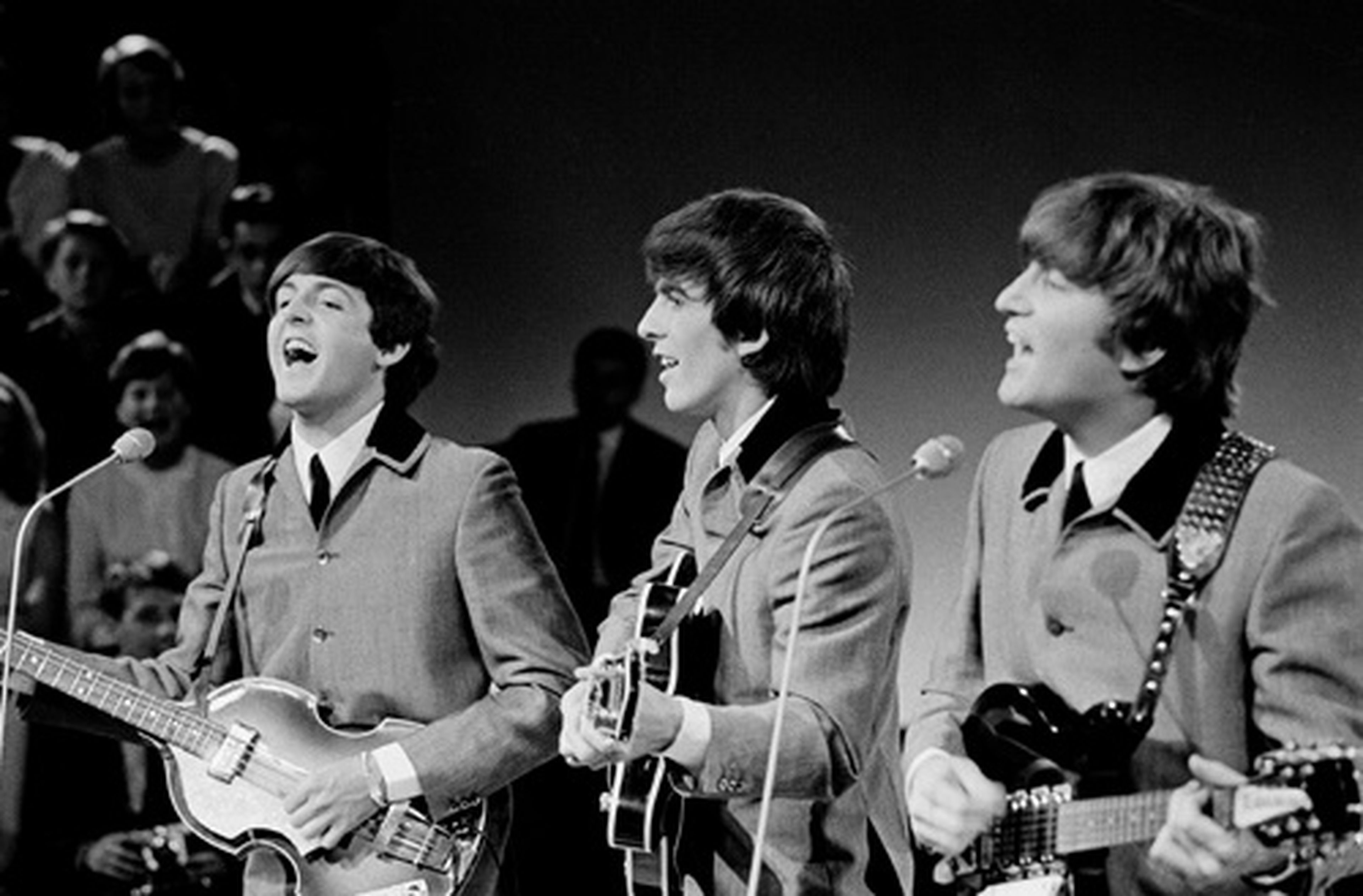 Paul, George y John en un concierto.